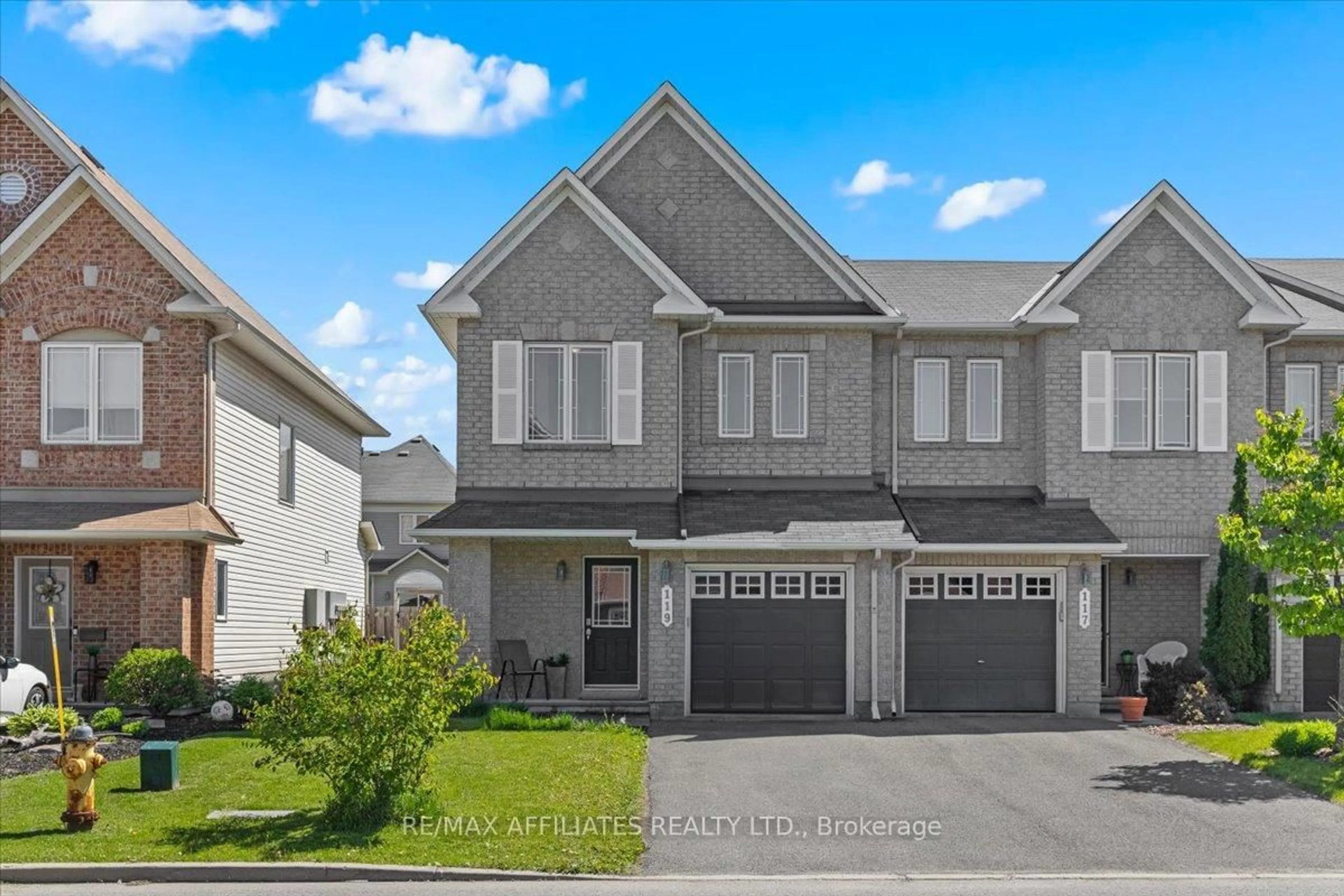 A pic from outside/outdoor area/front of a property/back of a property/a pic from drone, street for 119 Silvermoon Cres, Ottawa Ontario K4A 0P5