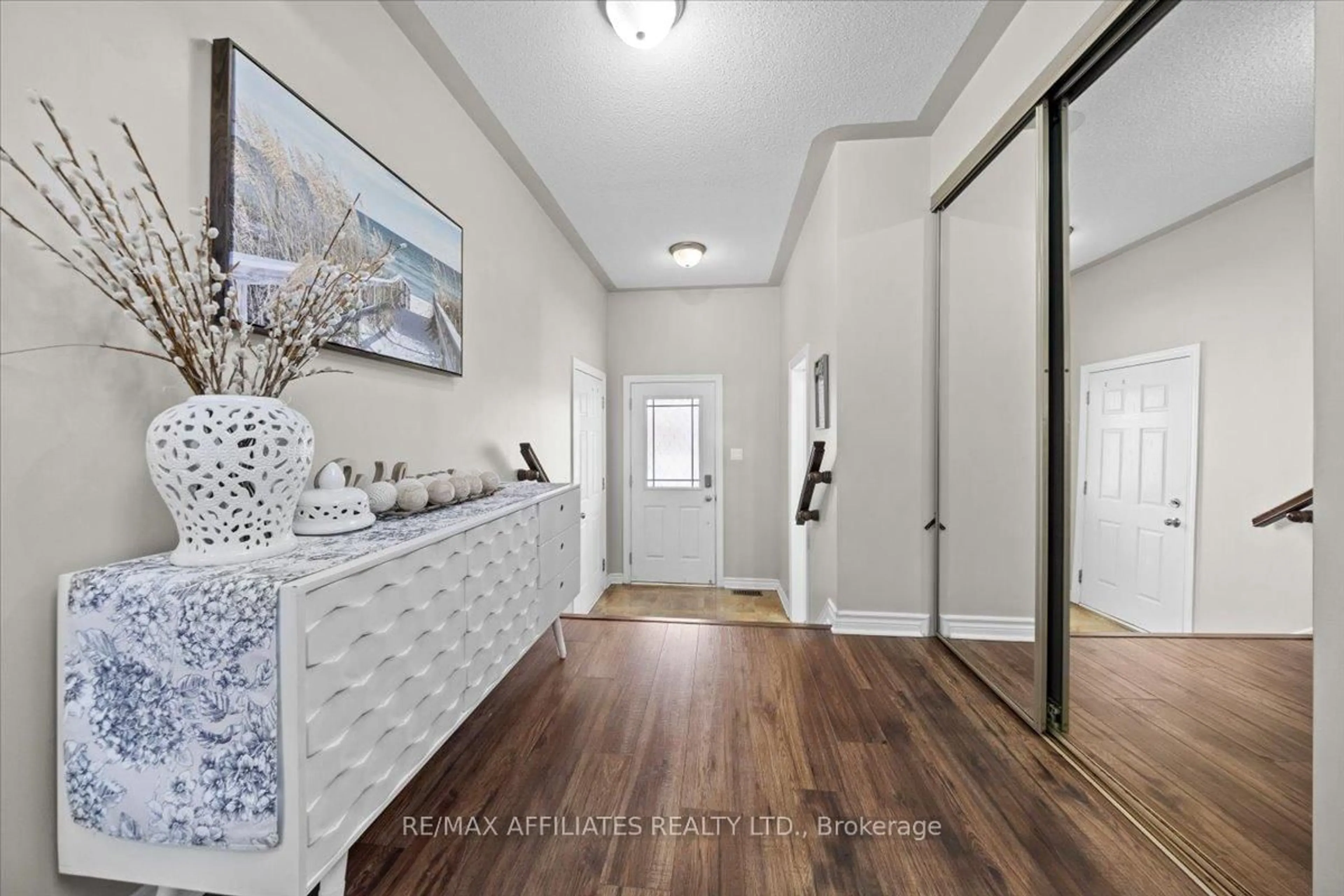 Indoor entryway for 119 Silvermoon Cres, Ottawa Ontario K4A 0P5