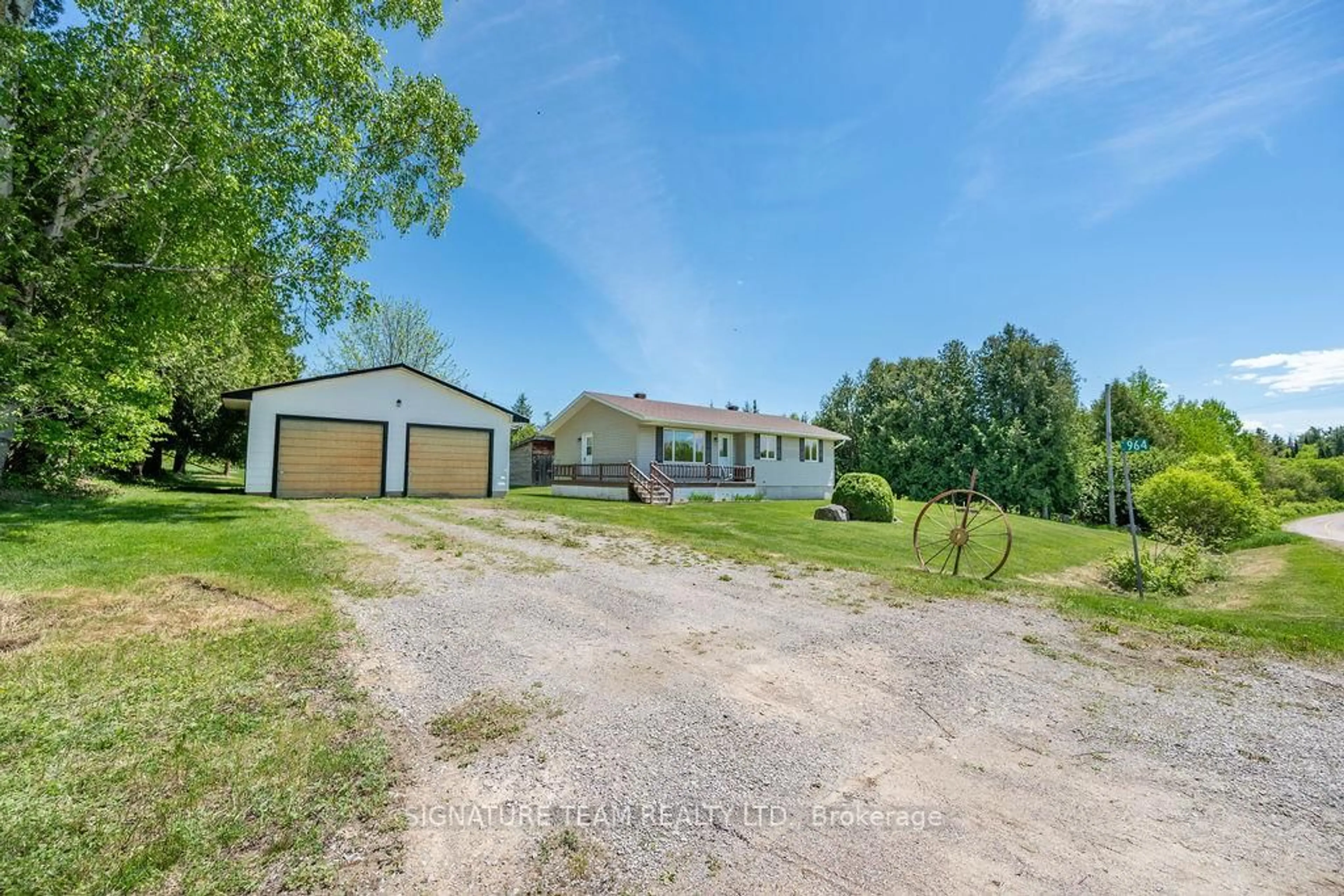 A pic from outside/outdoor area/front of a property/back of a property/a pic from drone, unknown for 964 Scotch Bush Rd, Douglas Ontario K0J 1S0