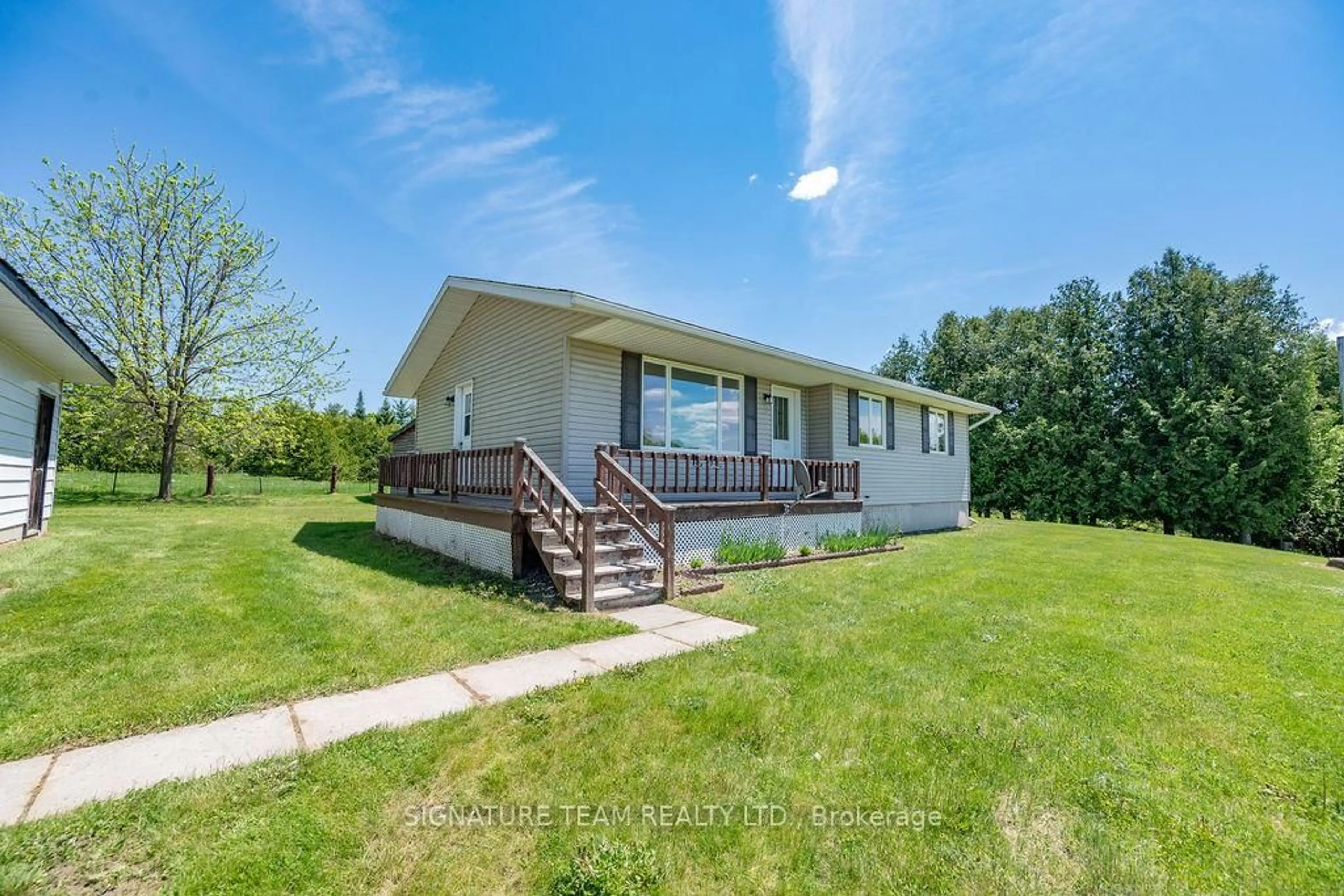A pic from outside/outdoor area/front of a property/back of a property/a pic from drone, water/lake/river/ocean view for 964 Scotch Bush Rd, Douglas Ontario K0J 1S0
