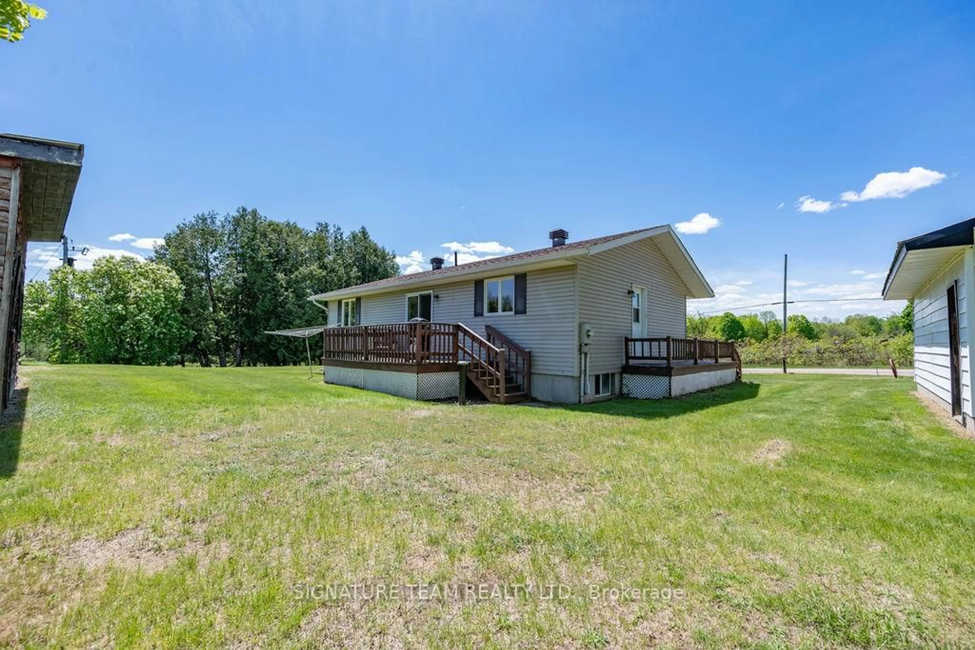 A pic from outside/outdoor area/front of a property/back of a property/a pic from drone, unknown for 964 Scotch Bush Rd, Douglas Ontario K0J 1S0