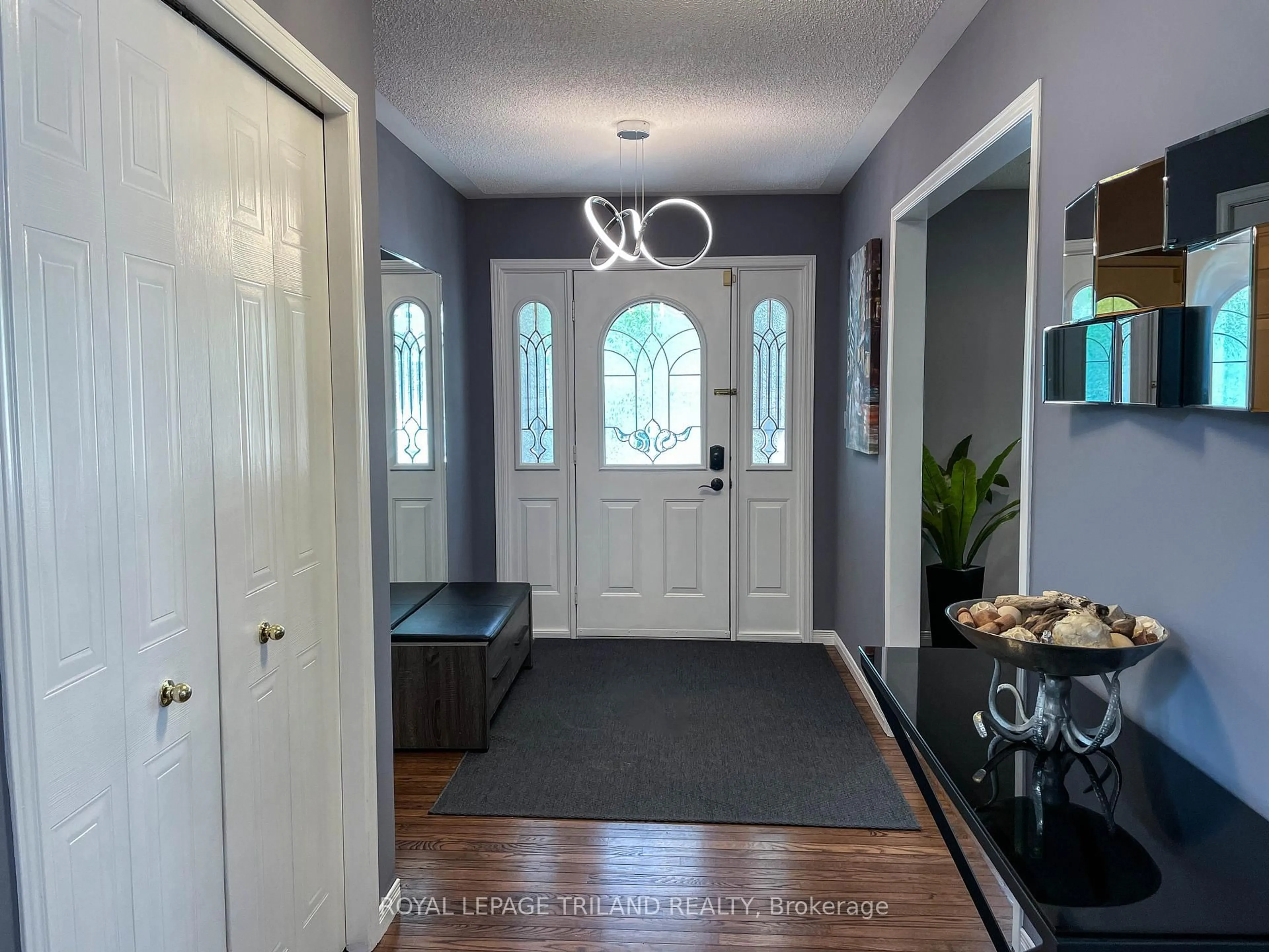 Indoor entryway for 99 Stonehenge Rd, London East Ontario N5V 4X5