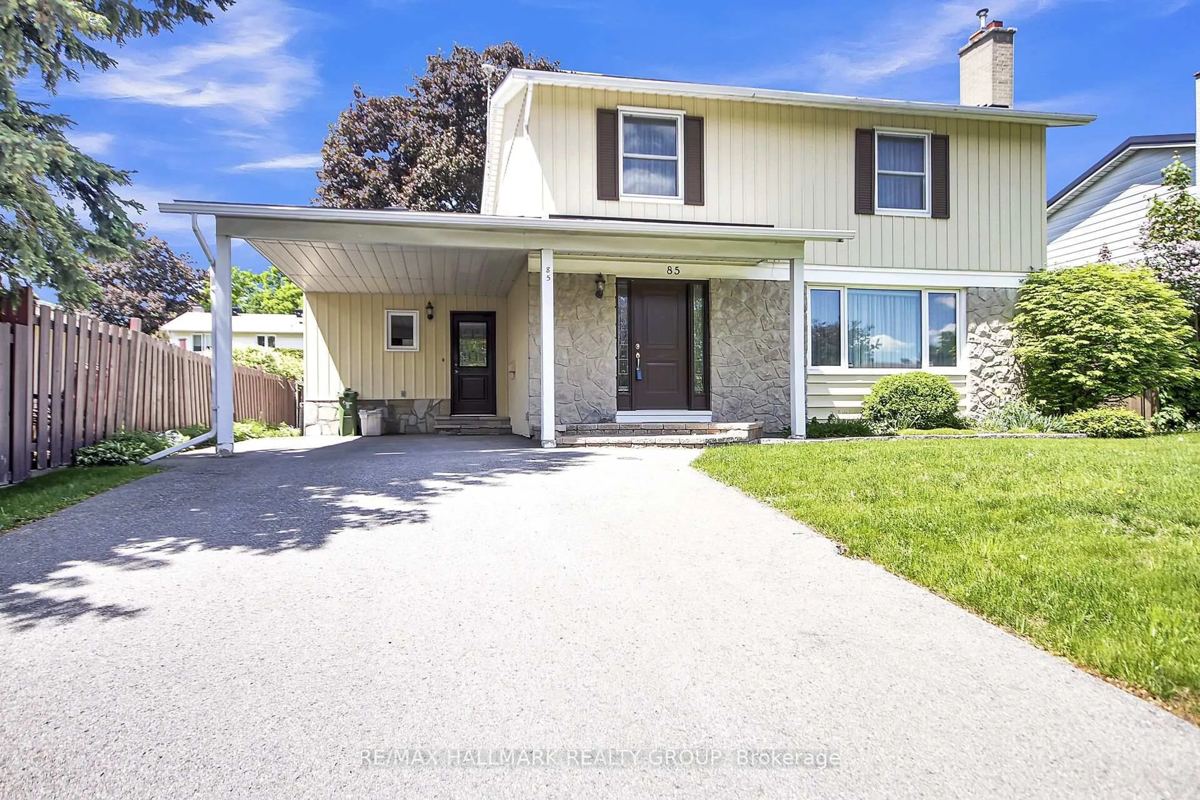 Home with vinyl exterior material, street for 85 Country Lane, Ottawa Ontario K2L 1J4