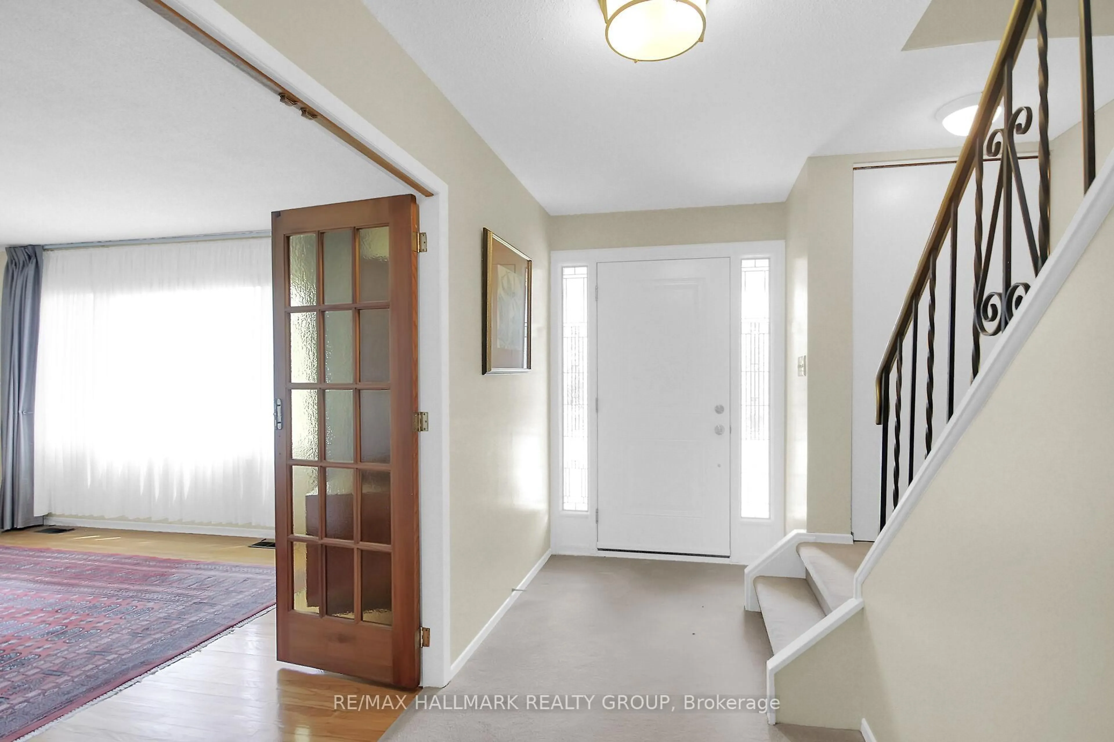 Indoor entryway for 85 Country Lane, Ottawa Ontario K2L 1J4