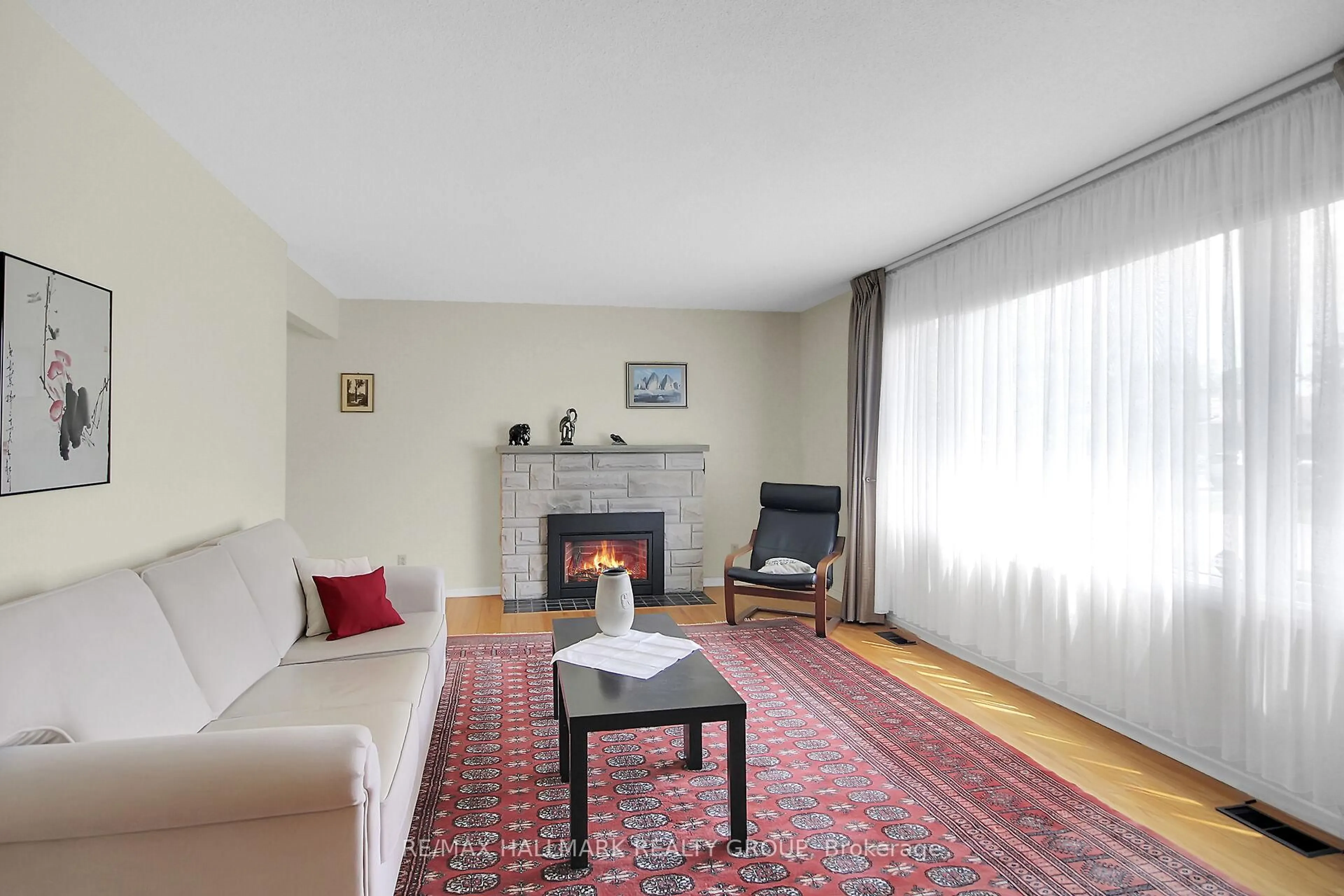 Living room with furniture, unknown for 85 Country Lane, Ottawa Ontario K2L 1J4