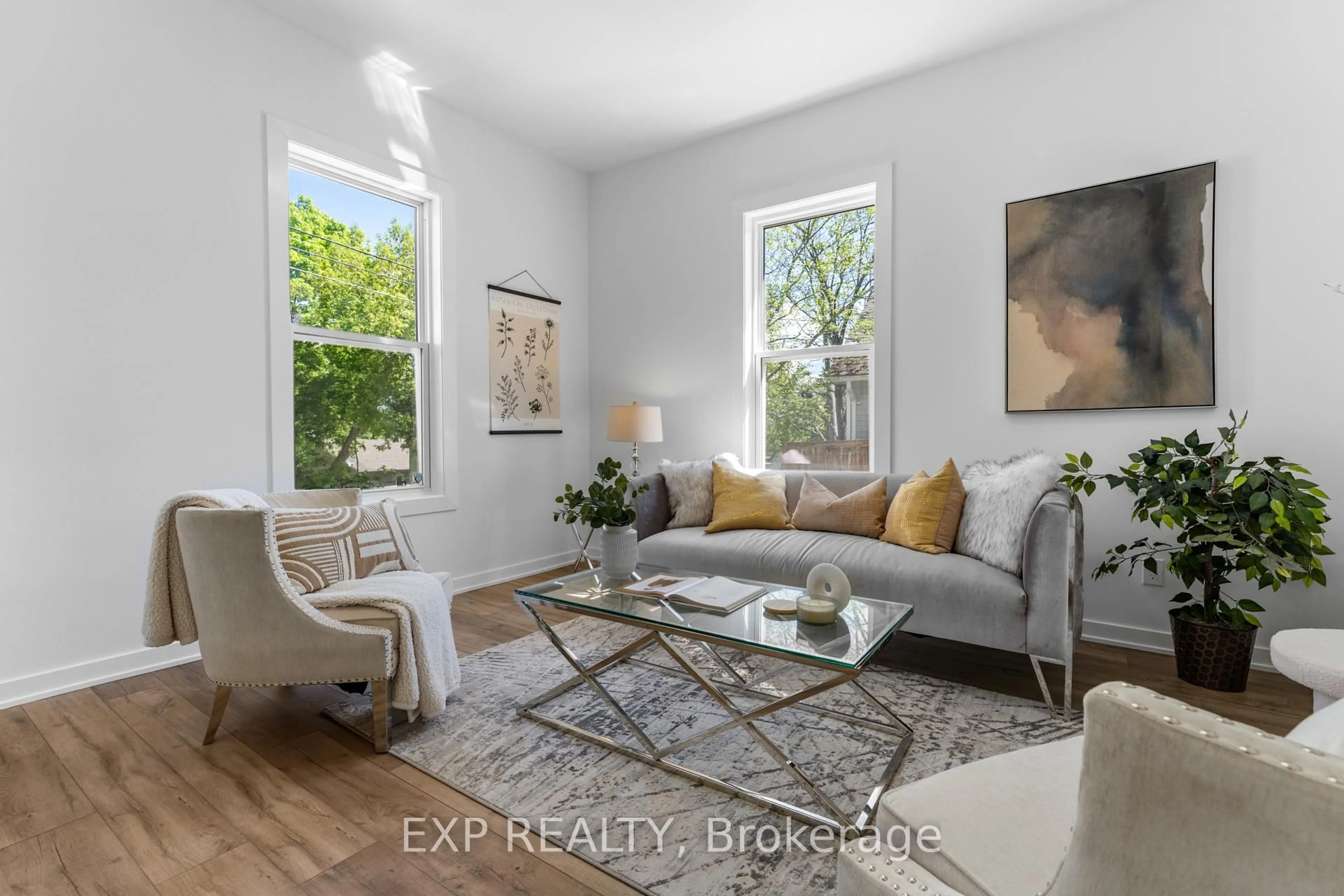 Living room with furniture, unknown for 15 Duncan St, Huntsville Ontario P1H 1P6