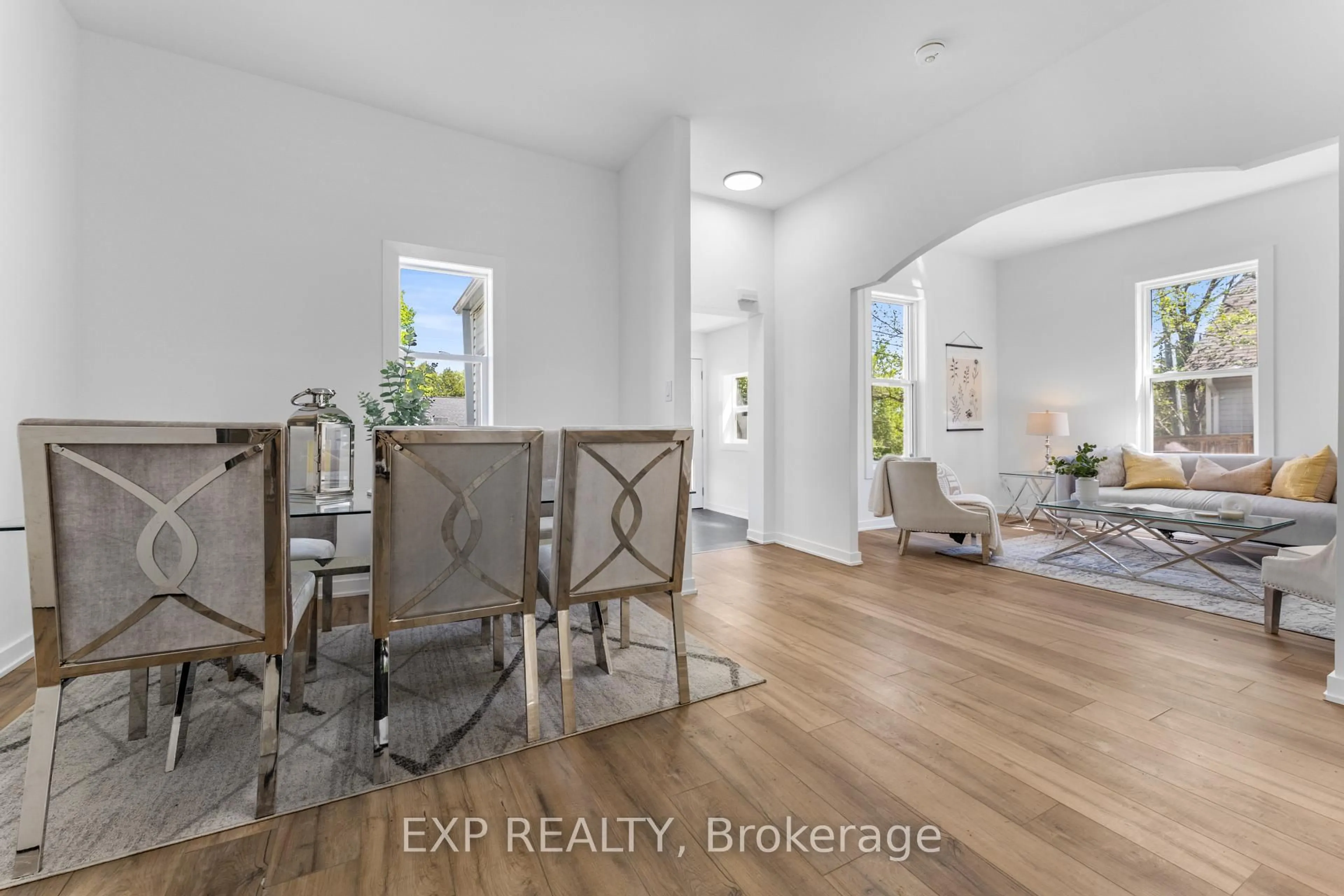 Indoor entryway for 15 Duncan St, Huntsville Ontario P1H 1P6