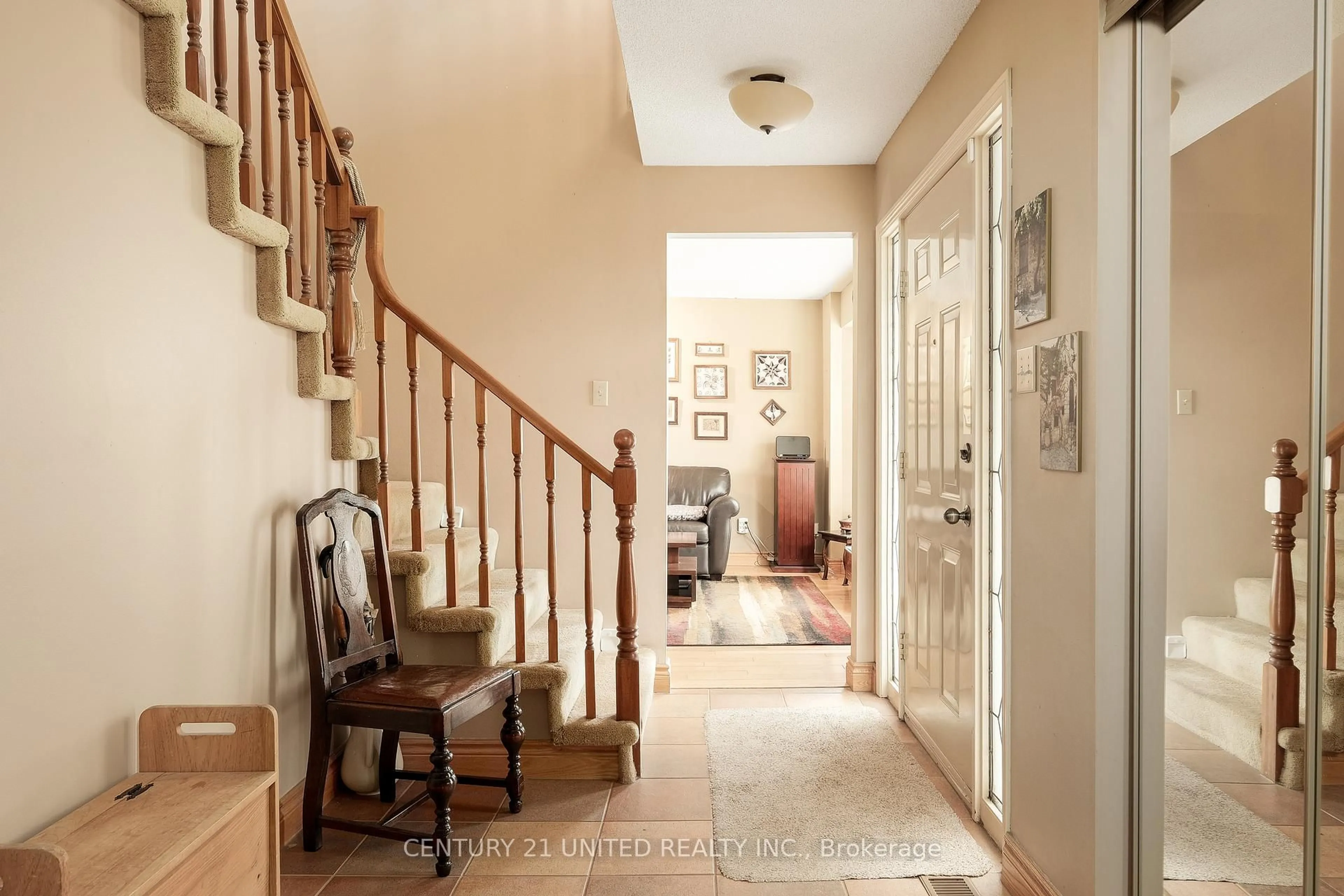 Indoor entryway for 1890 Cherryhill Rd, Peterborough West Ontario K9K 2E3
