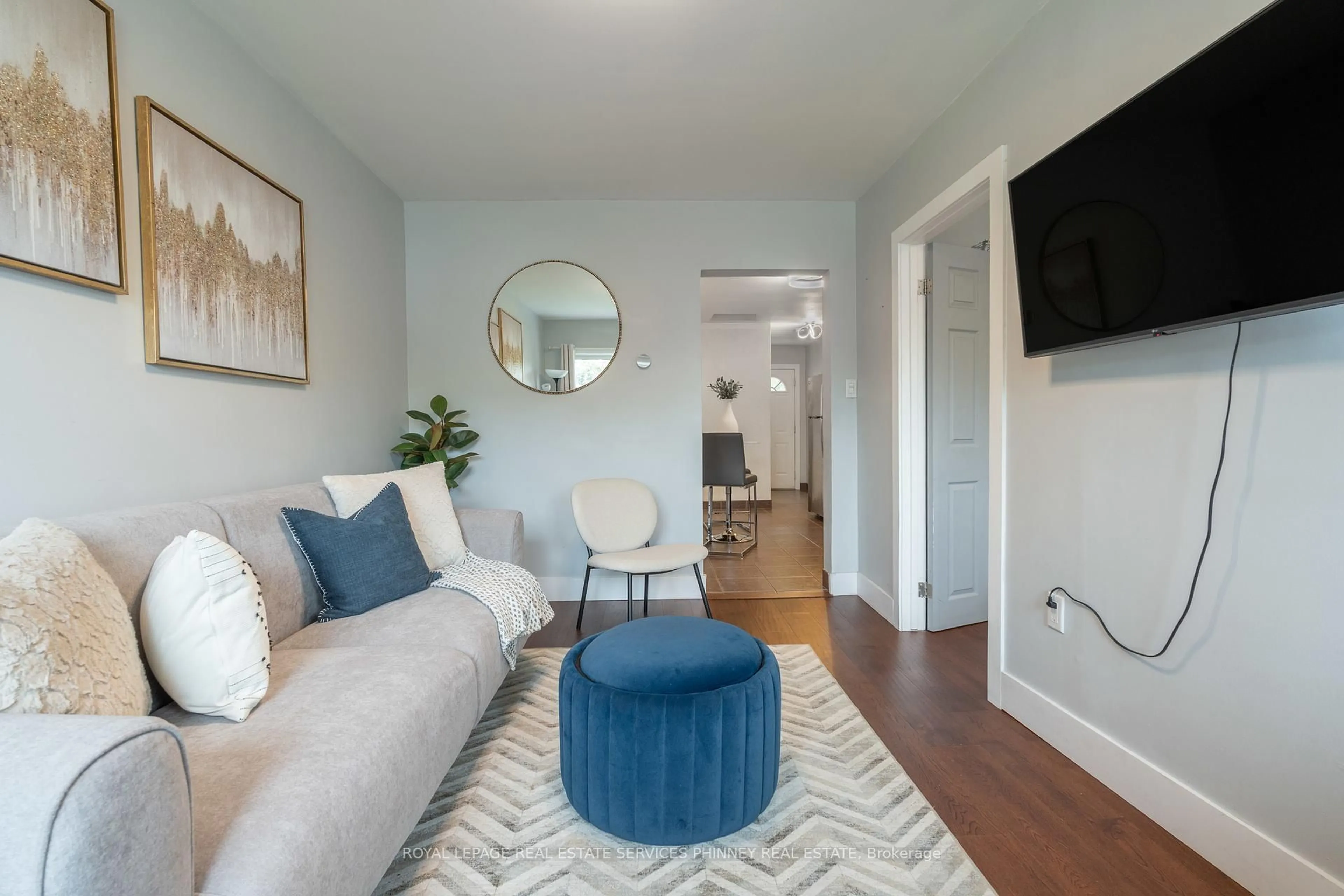 Living room with furniture, unknown for 787 Knox Ave, Hamilton Ontario L8H 6K9
