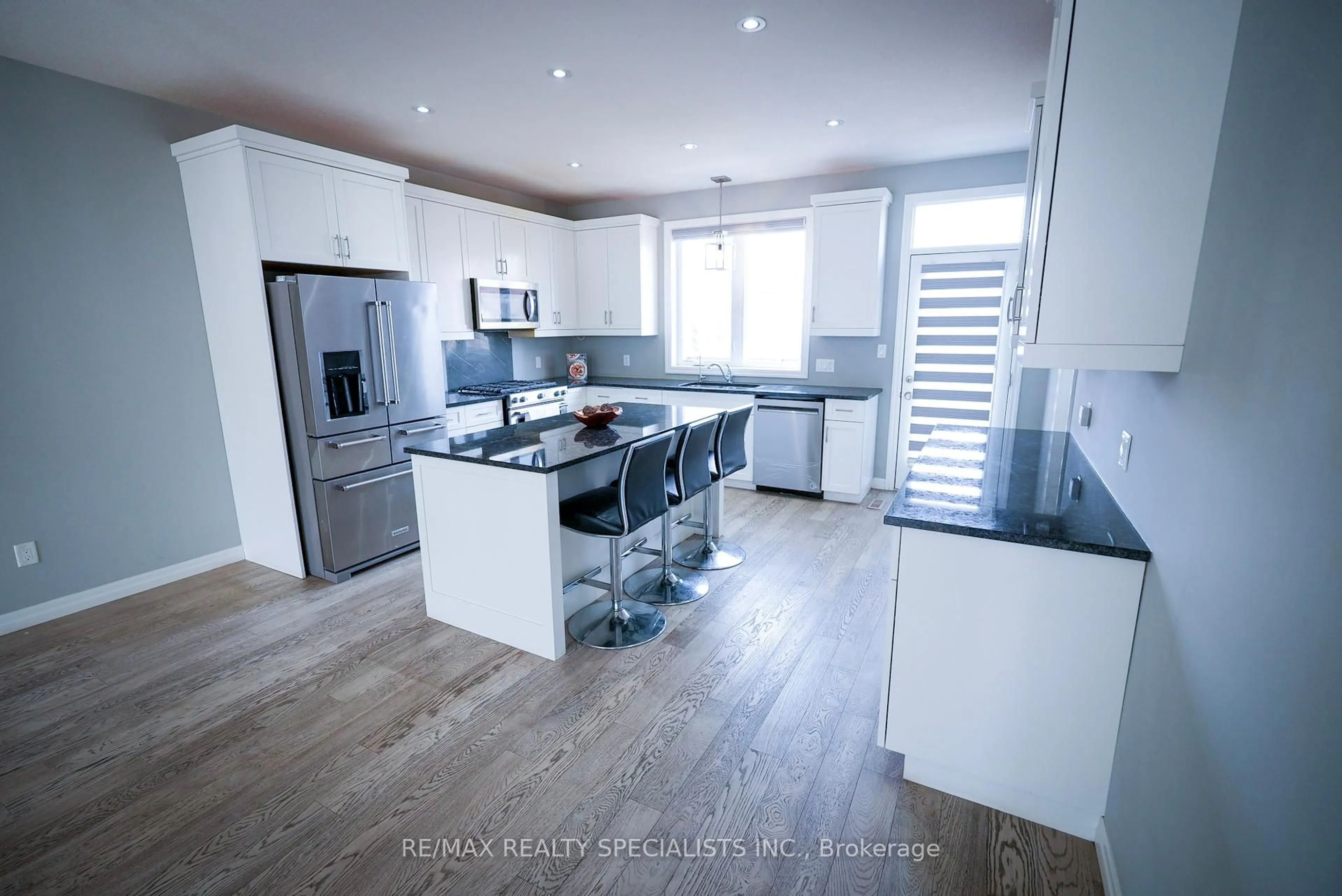 Open concept kitchen, unknown for 900 Downing Dr, Woodstock Ontario N4T 0K4