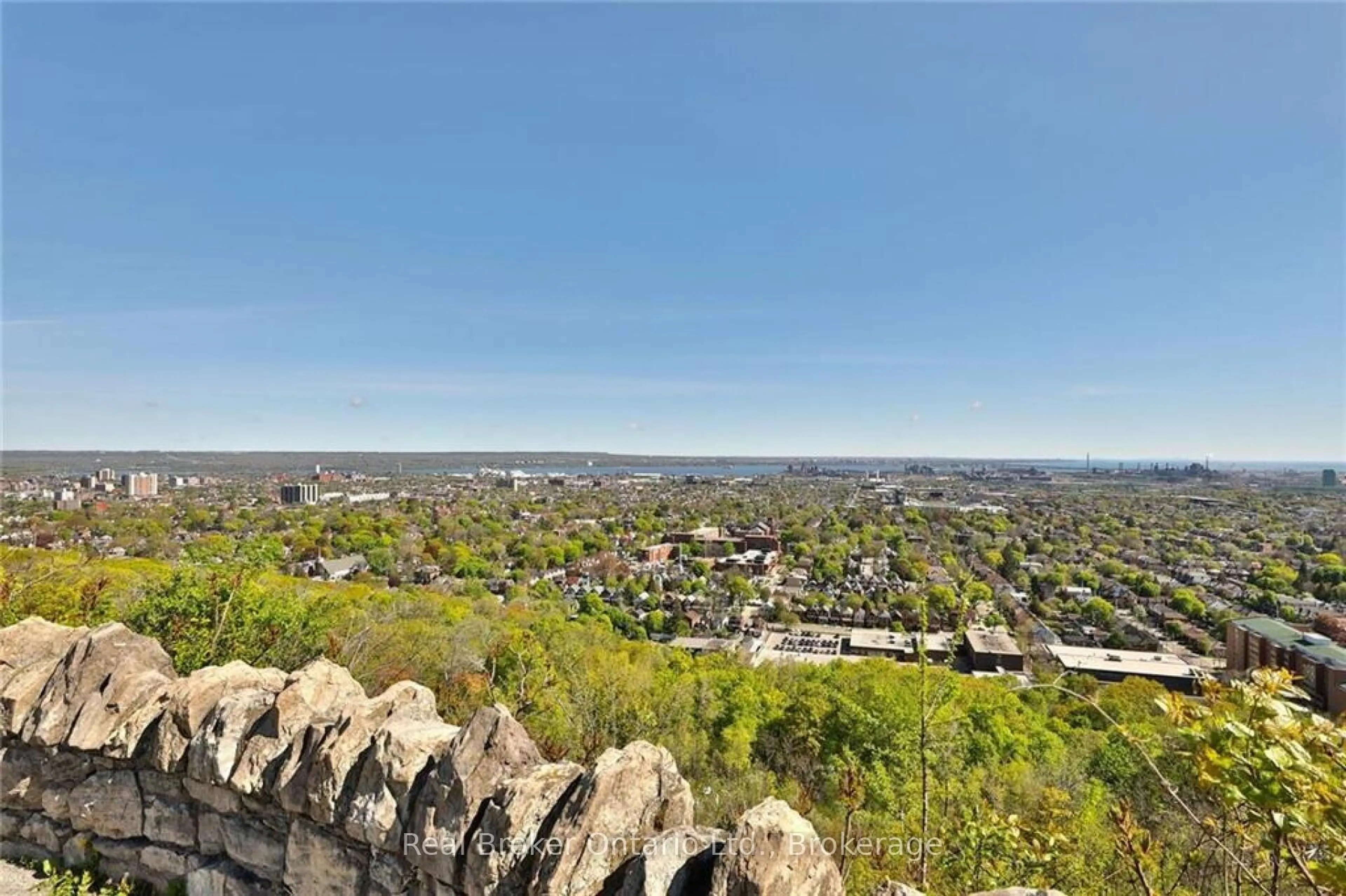 A pic from outside/outdoor area/front of a property/back of a property/a pic from drone, mountain view for 5 East 36th St #205C, Hamilton Ontario L8V 3Y6