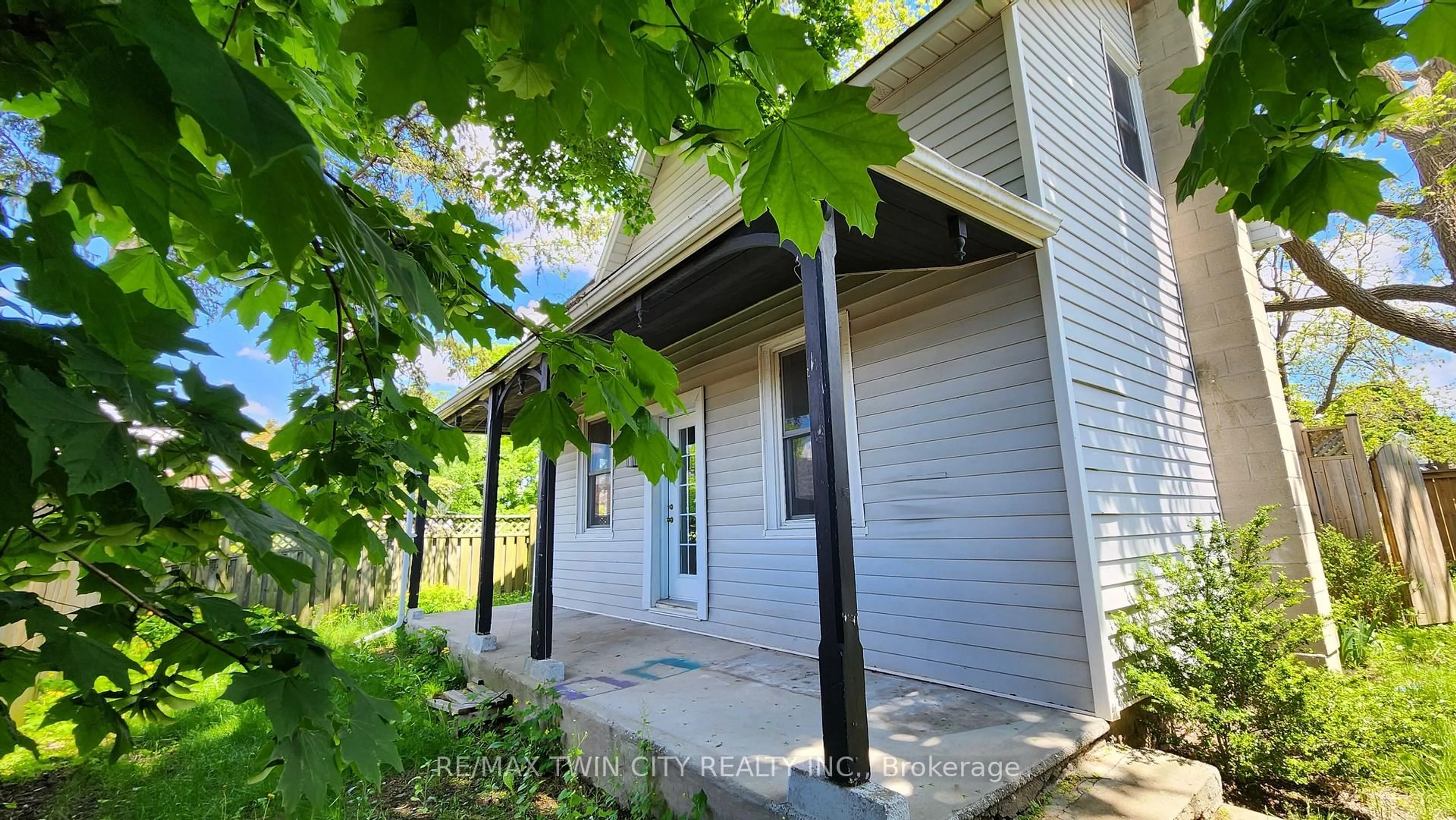 Unknown for 44 Haddington St, Cambridge Ontario N1R 3P9