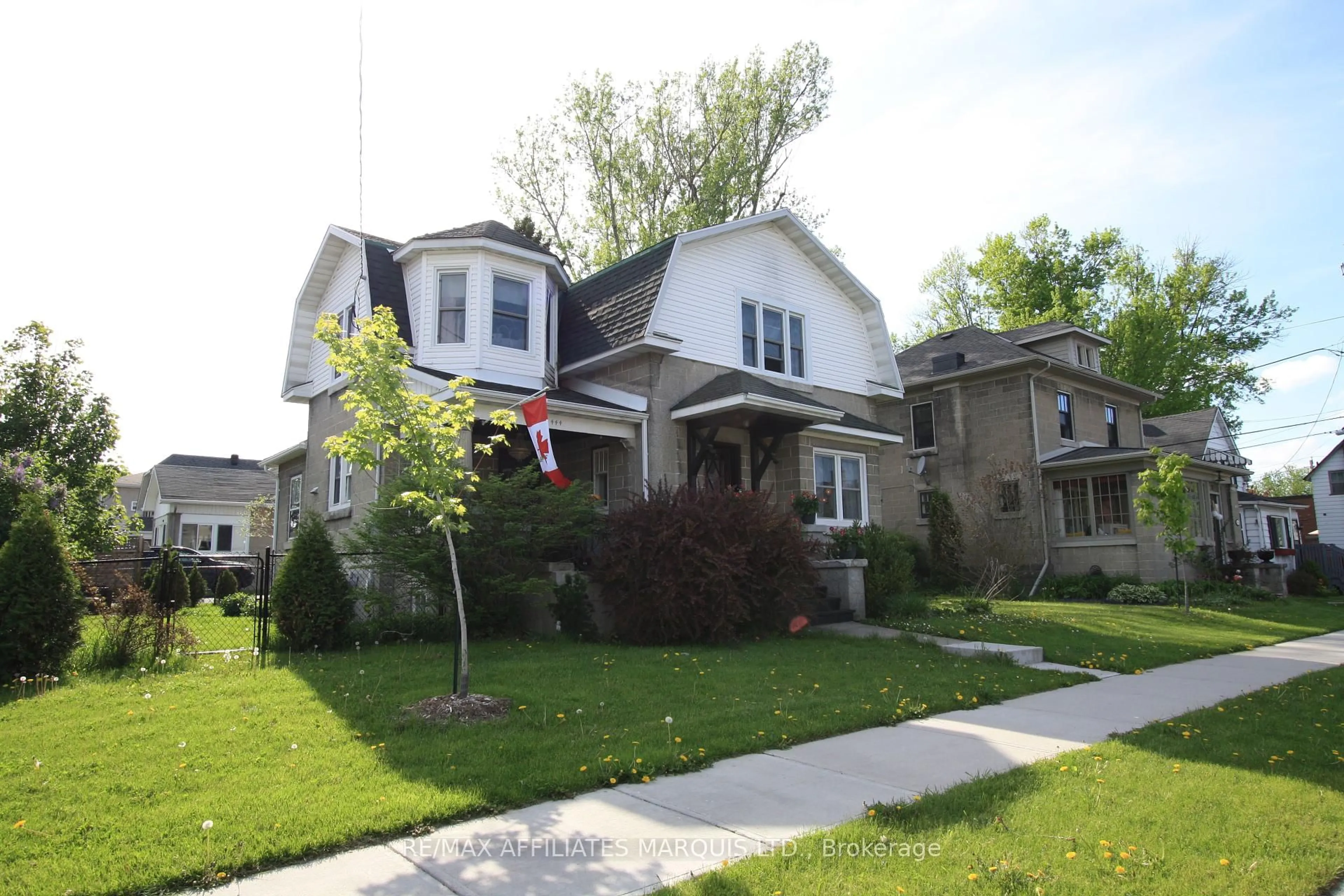 Home with vinyl exterior material, street for 444 York St, Cornwall Ontario K6J 3Z7