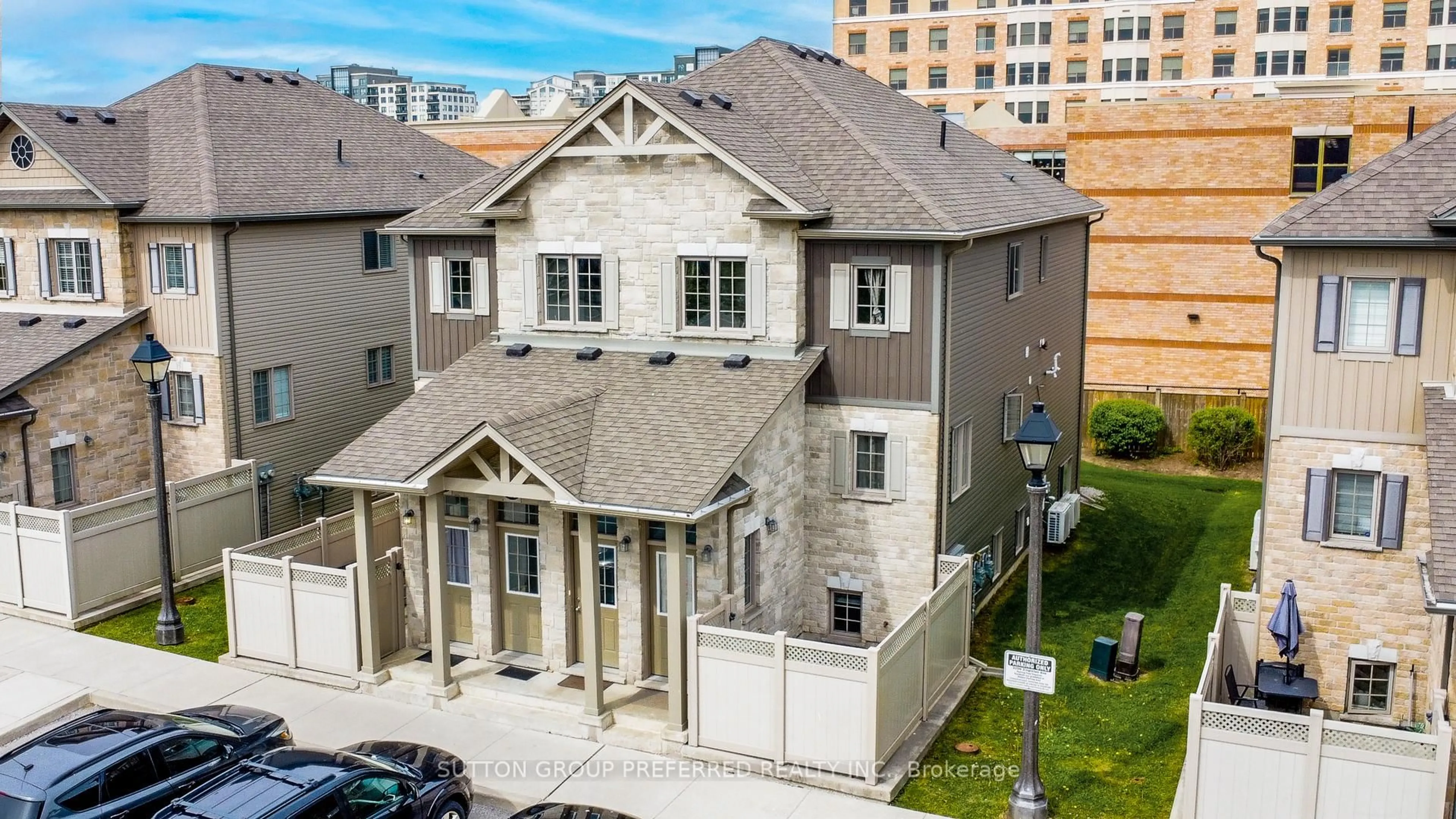 A pic from outside/outdoor area/front of a property/back of a property/a pic from drone, unknown for 3200 SINGLETON Ave #25, London South Ontario N6L 0C7