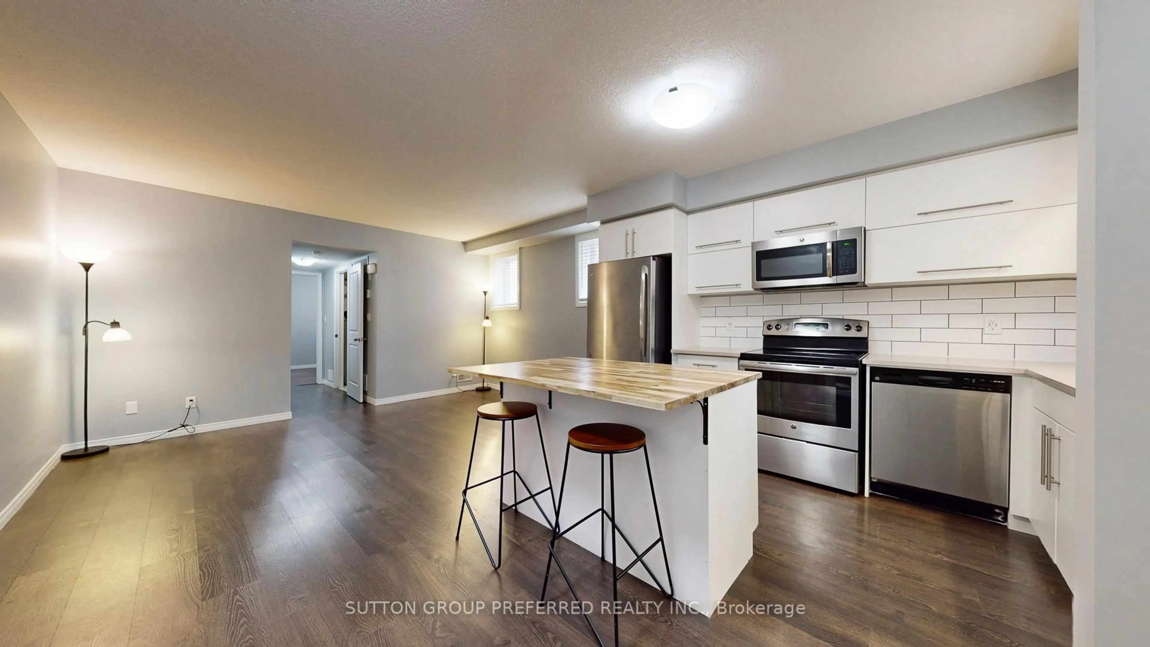Open concept kitchen, wood/laminate floor for 3200 SINGLETON Ave #25, London South Ontario N6L 0C7