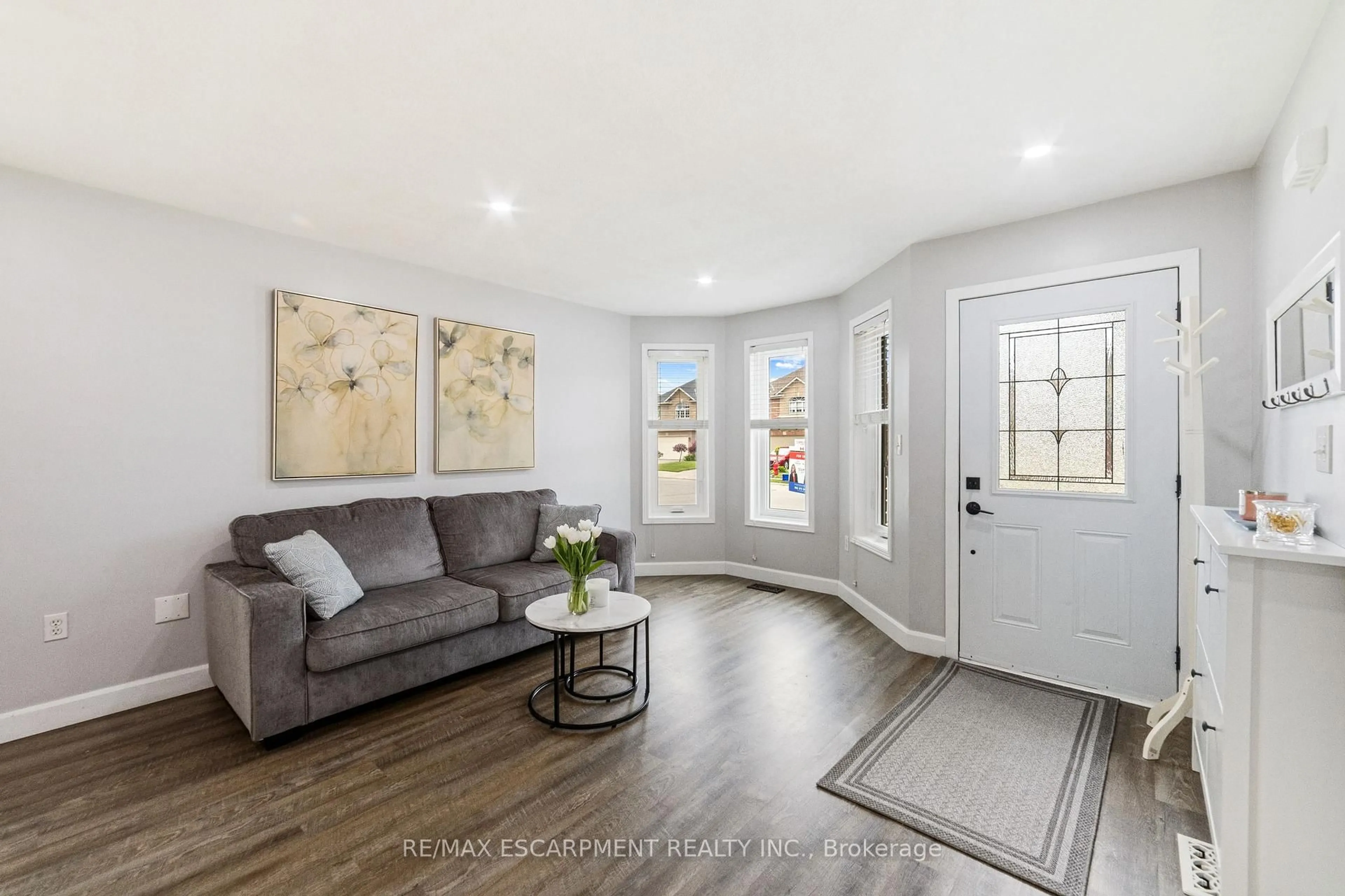 Indoor entryway for 29 Briarose Pl, Hamilton Ontario L9C 7V2