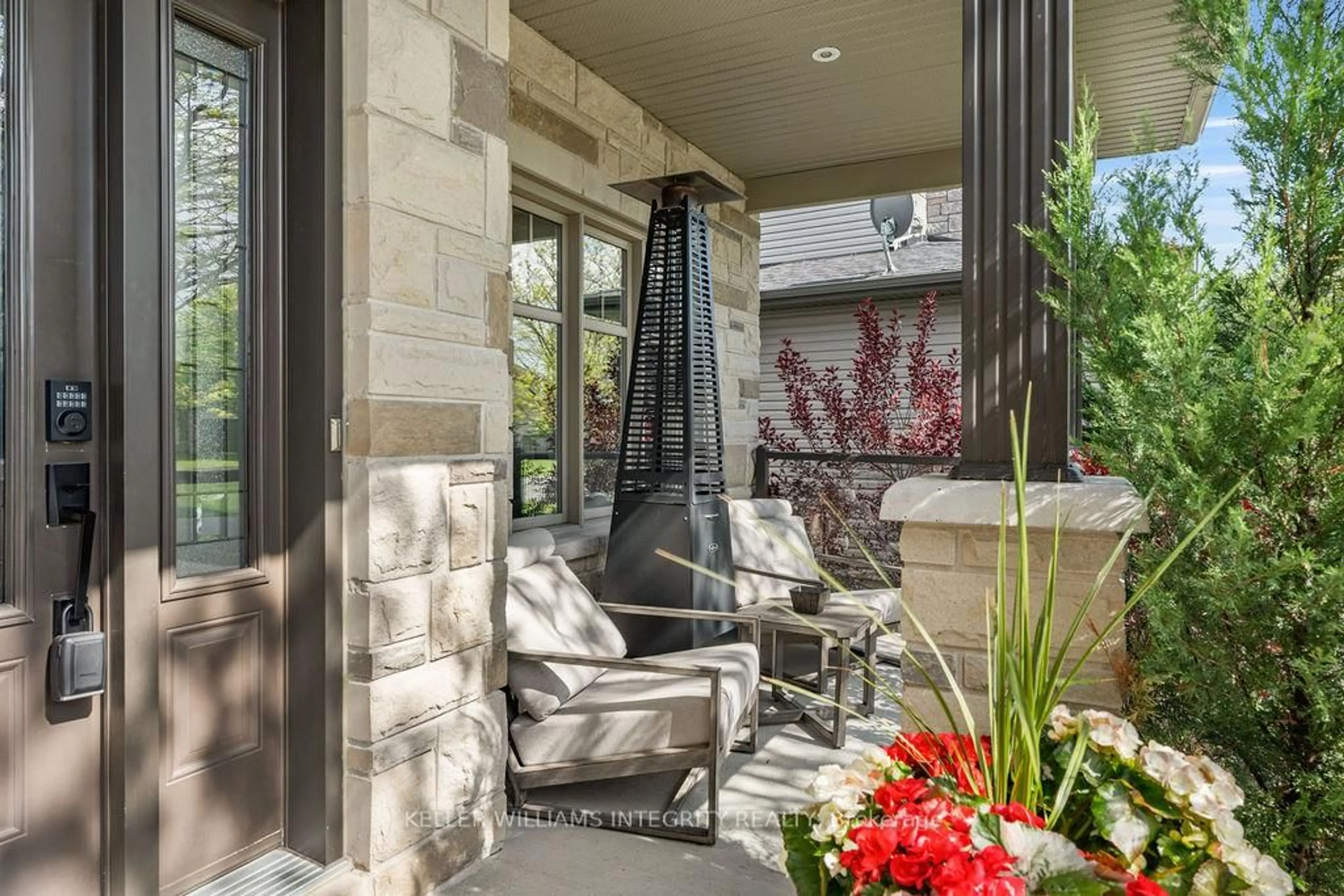 Patio, street for 89 South Indian Dr, The Nation Ontario K0A 2M0