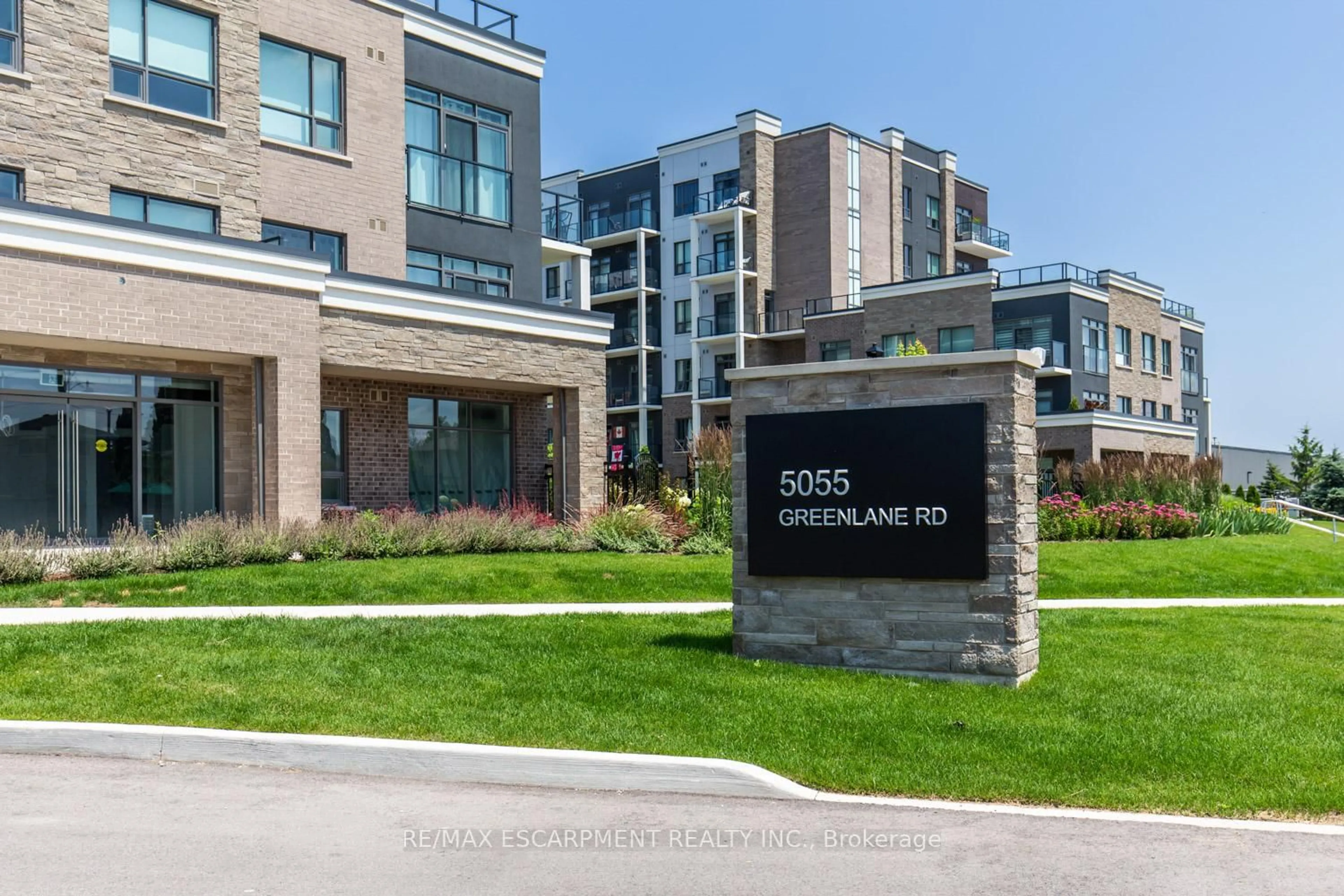 Indoor foyer for 5055 Greenlane Rd #144, Lincoln Ontario L0R 1B3