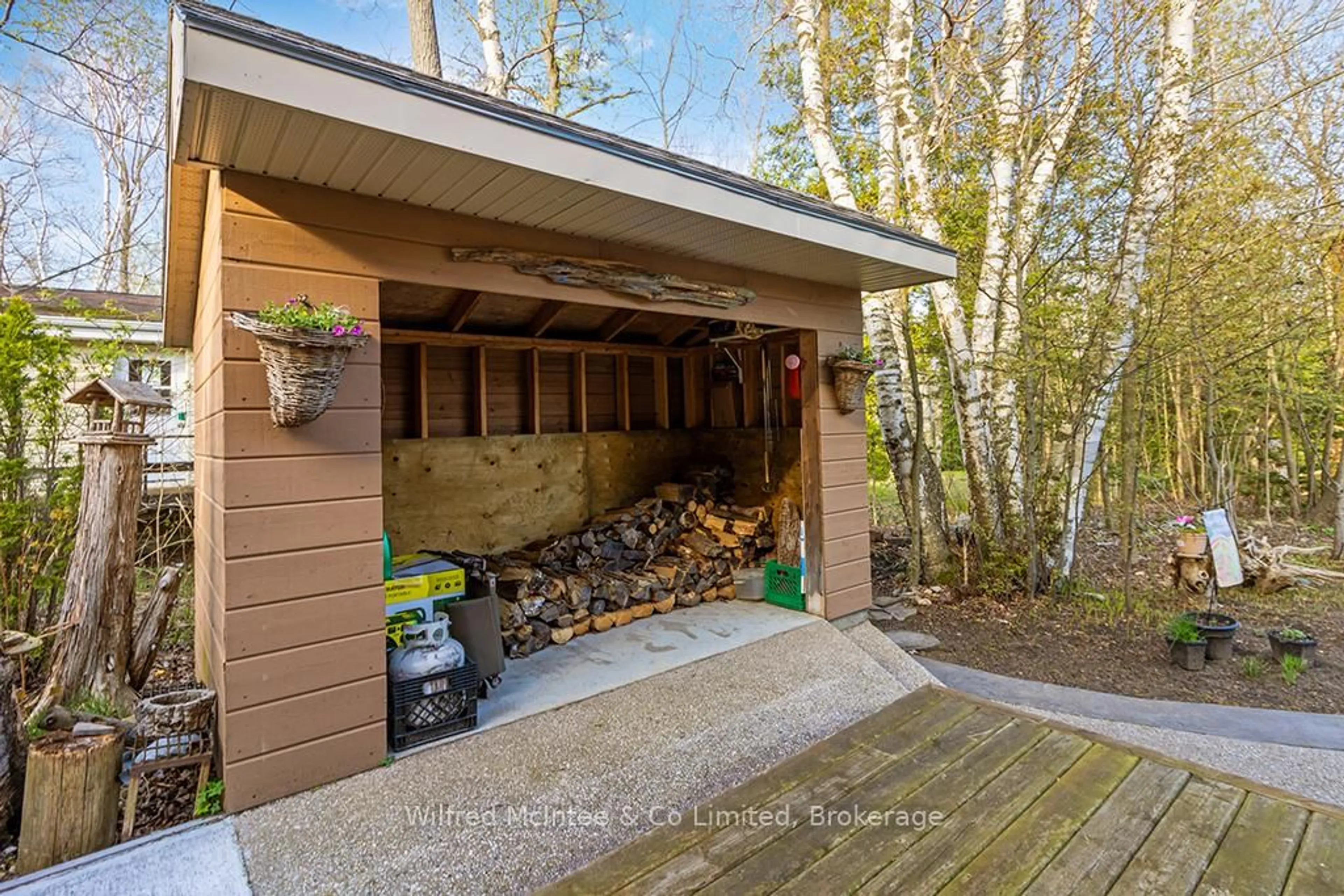 Indoor garage for 457 BRUCE ROAD 13, Native Leased Lands Ontario N0H 2L0
