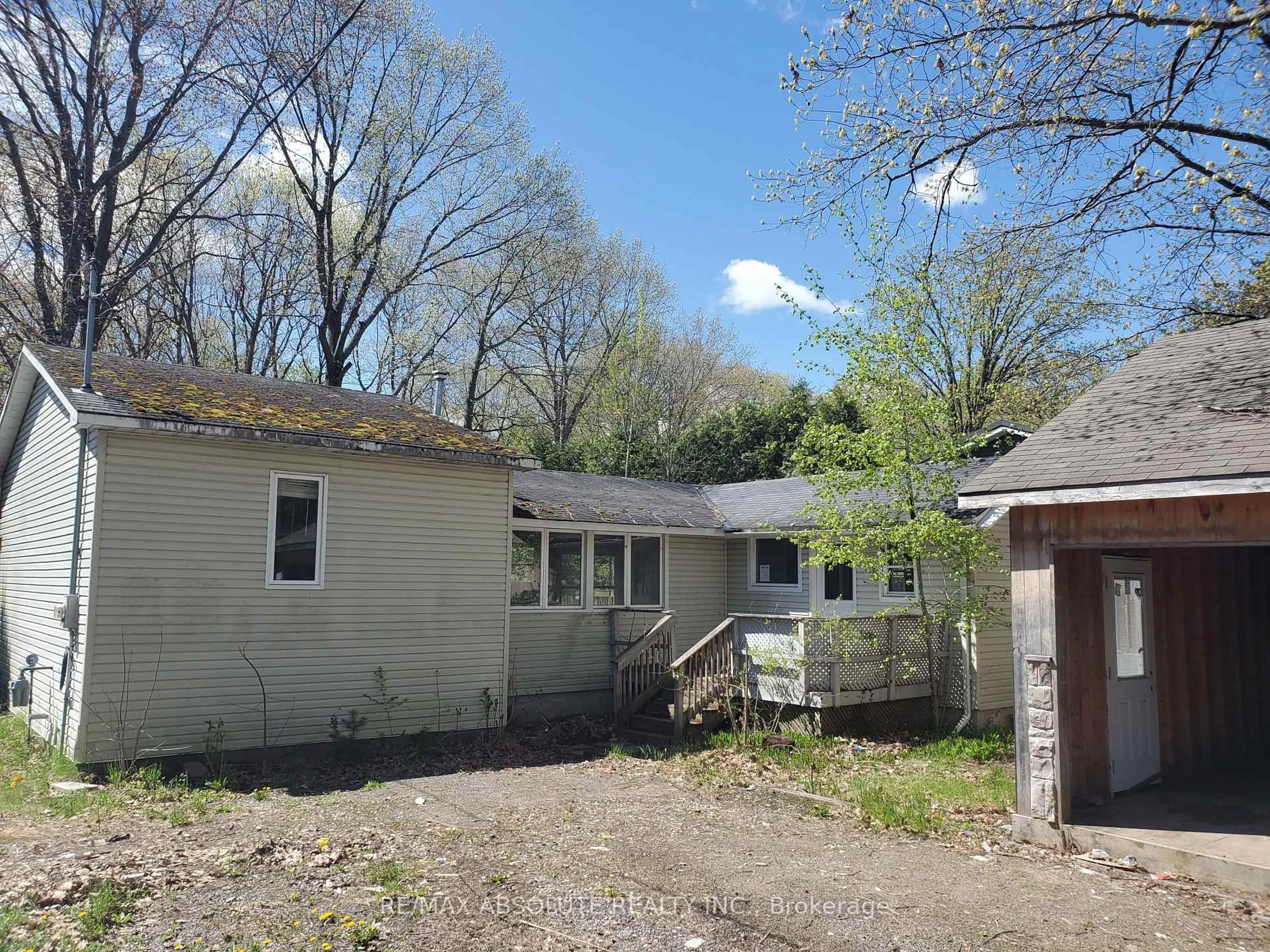 A pic from outside/outdoor area/front of a property/back of a property/a pic from drone, unknown for 755 BAYVIEW Dr, Ottawa Ontario K0A 3M0