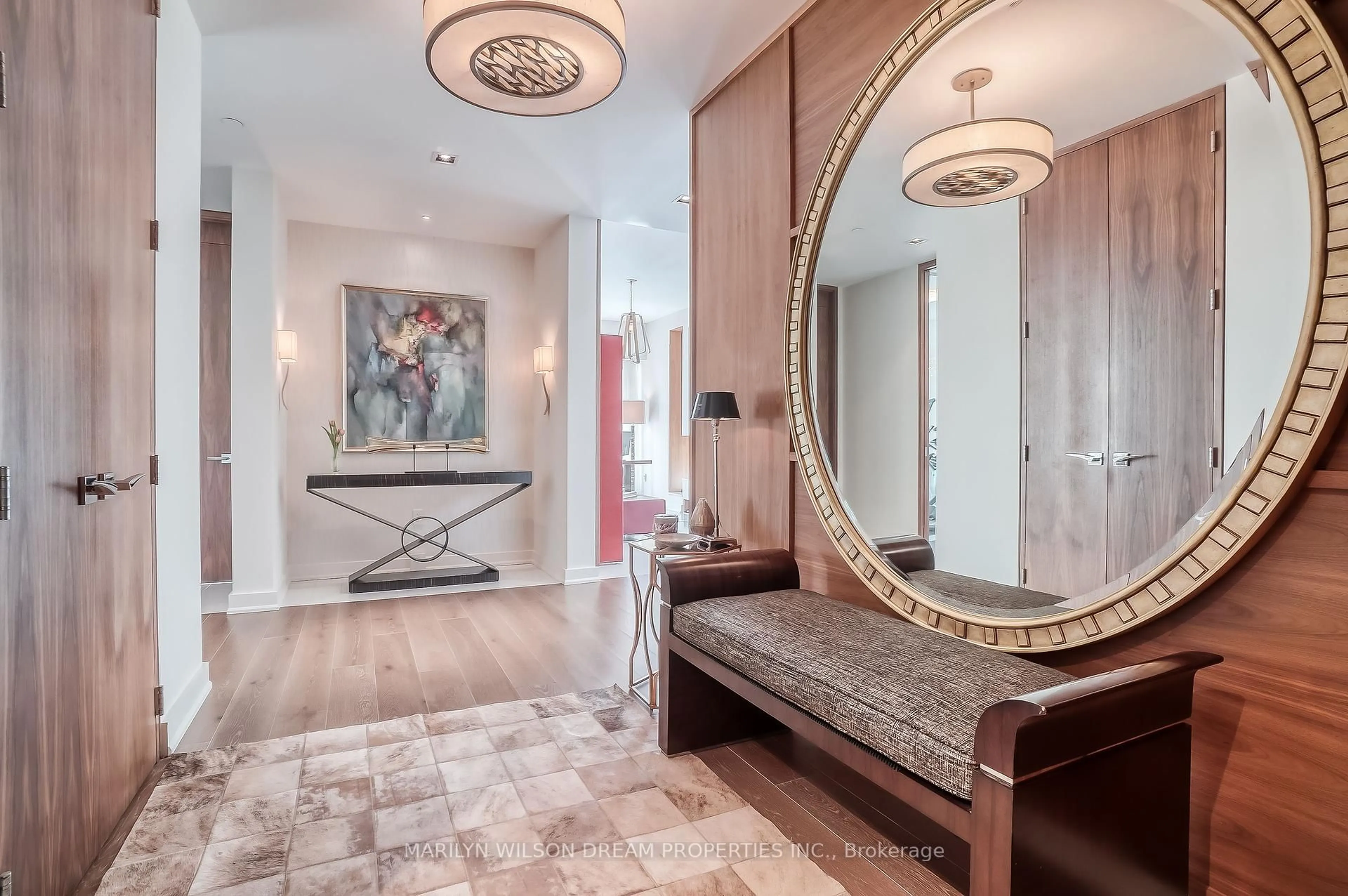 Indoor entryway for 90 George St #1701, Ottawa Ontario K1N 0A8