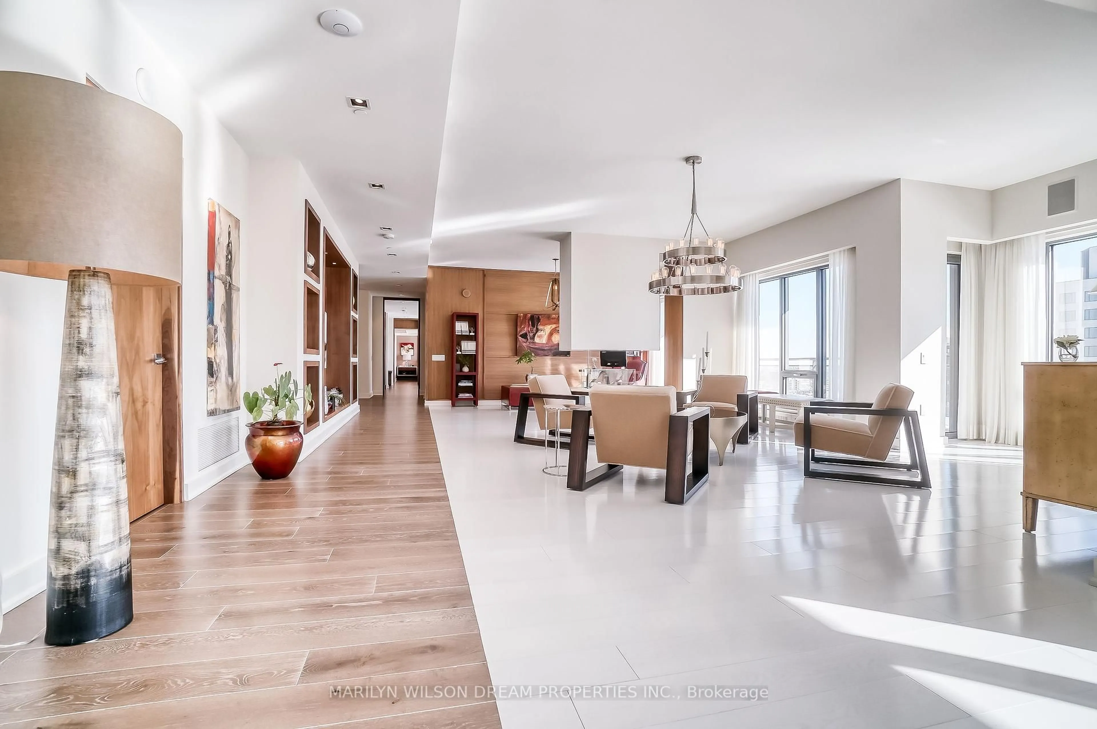 Indoor foyer for 90 George St #1701, Ottawa Ontario K1N 0A8