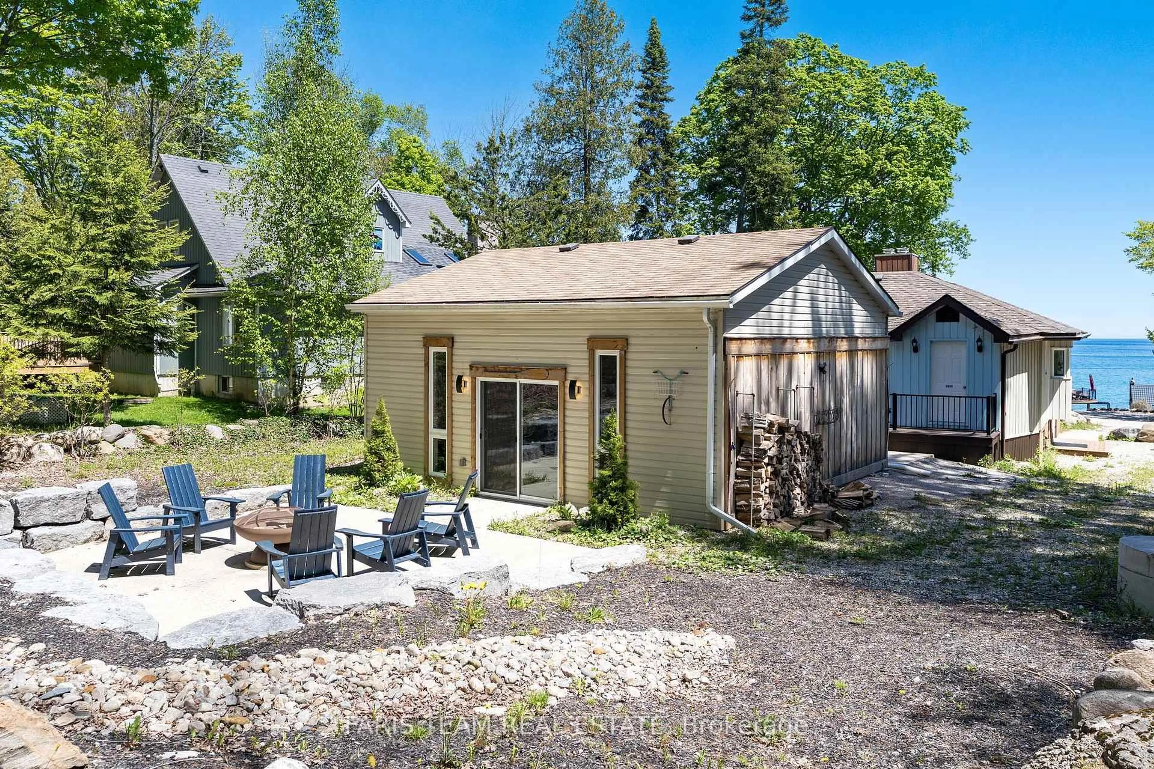 Patio, street for 328 Cedar Ave, Meaford Ontario N4L 1W5