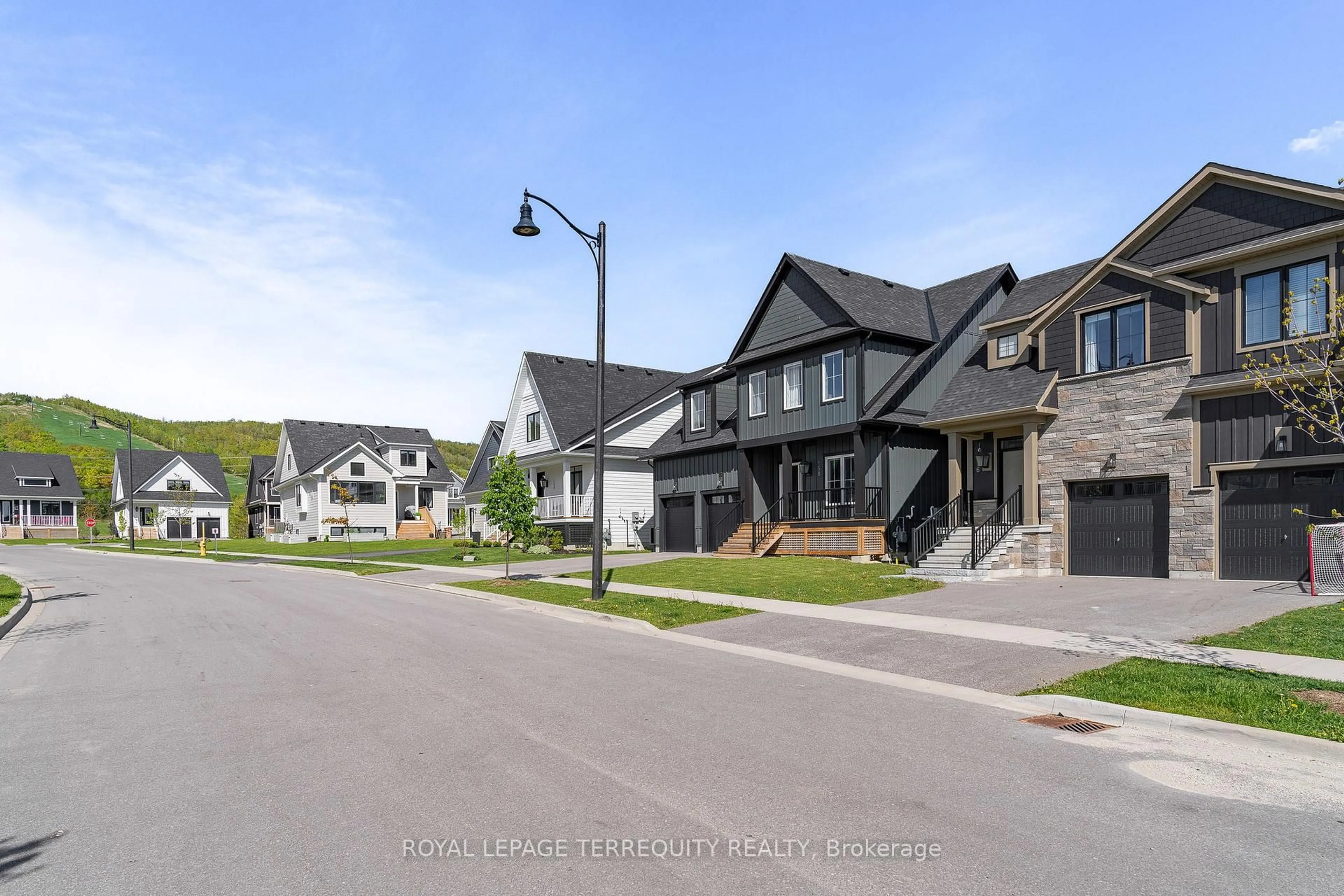 Unknown for 156 Sycamore St, Blue Mountains Ontario L9Y 4E4