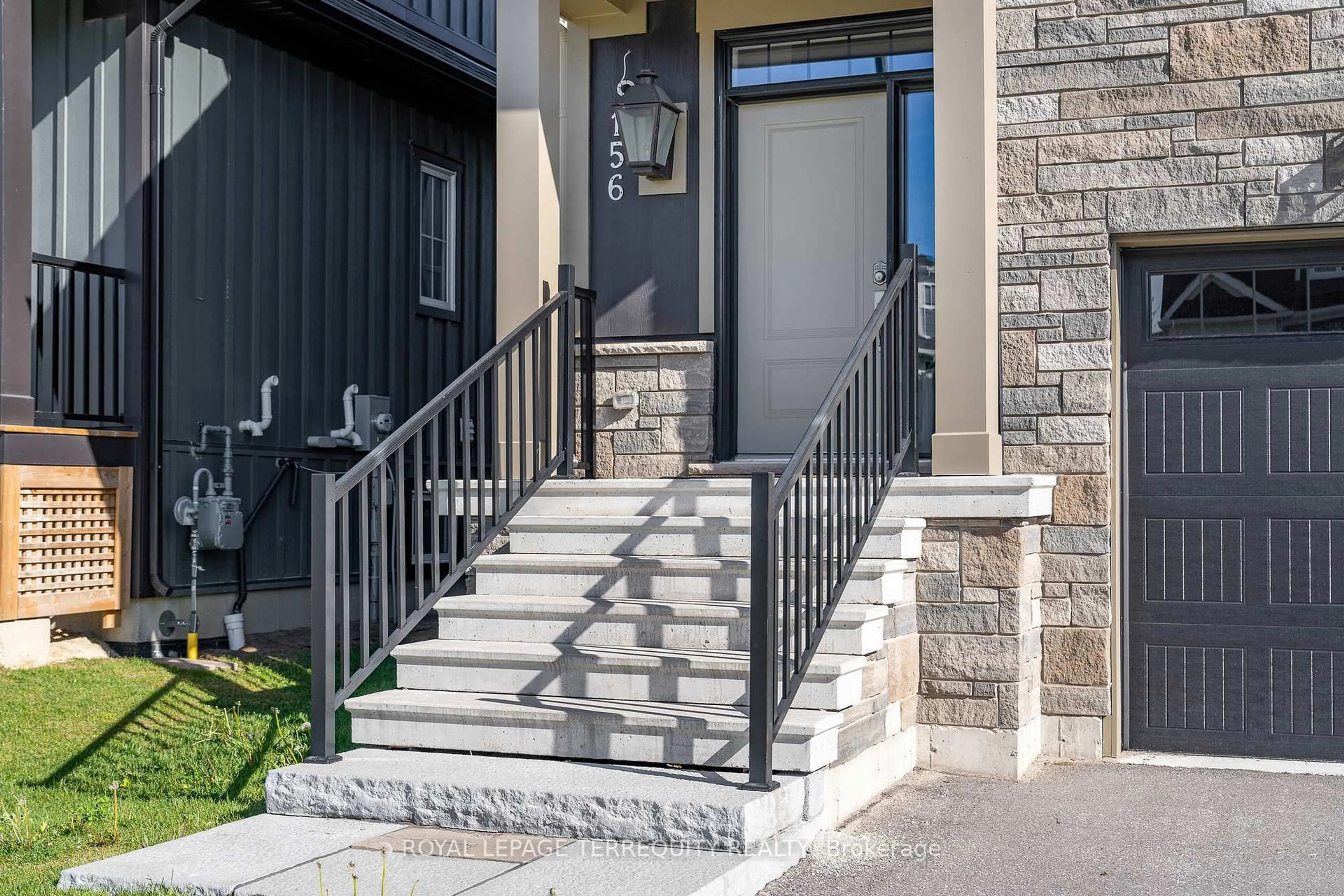 Unknown for 156 Sycamore St, Blue Mountains Ontario L9Y 4E4
