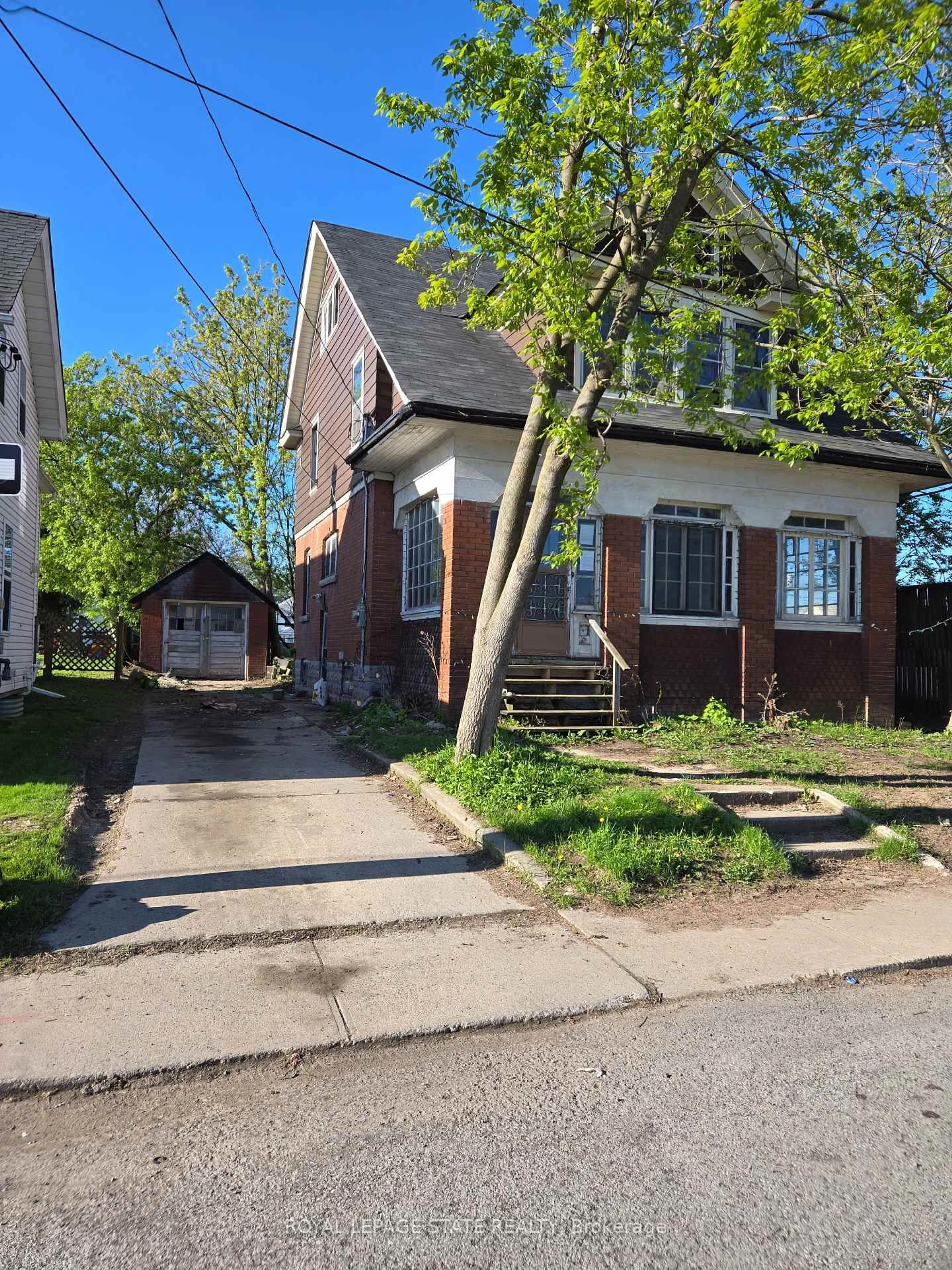 Home with brick exterior material, street for 4624 Huron St, Niagara Falls Ontario L2E 2H5