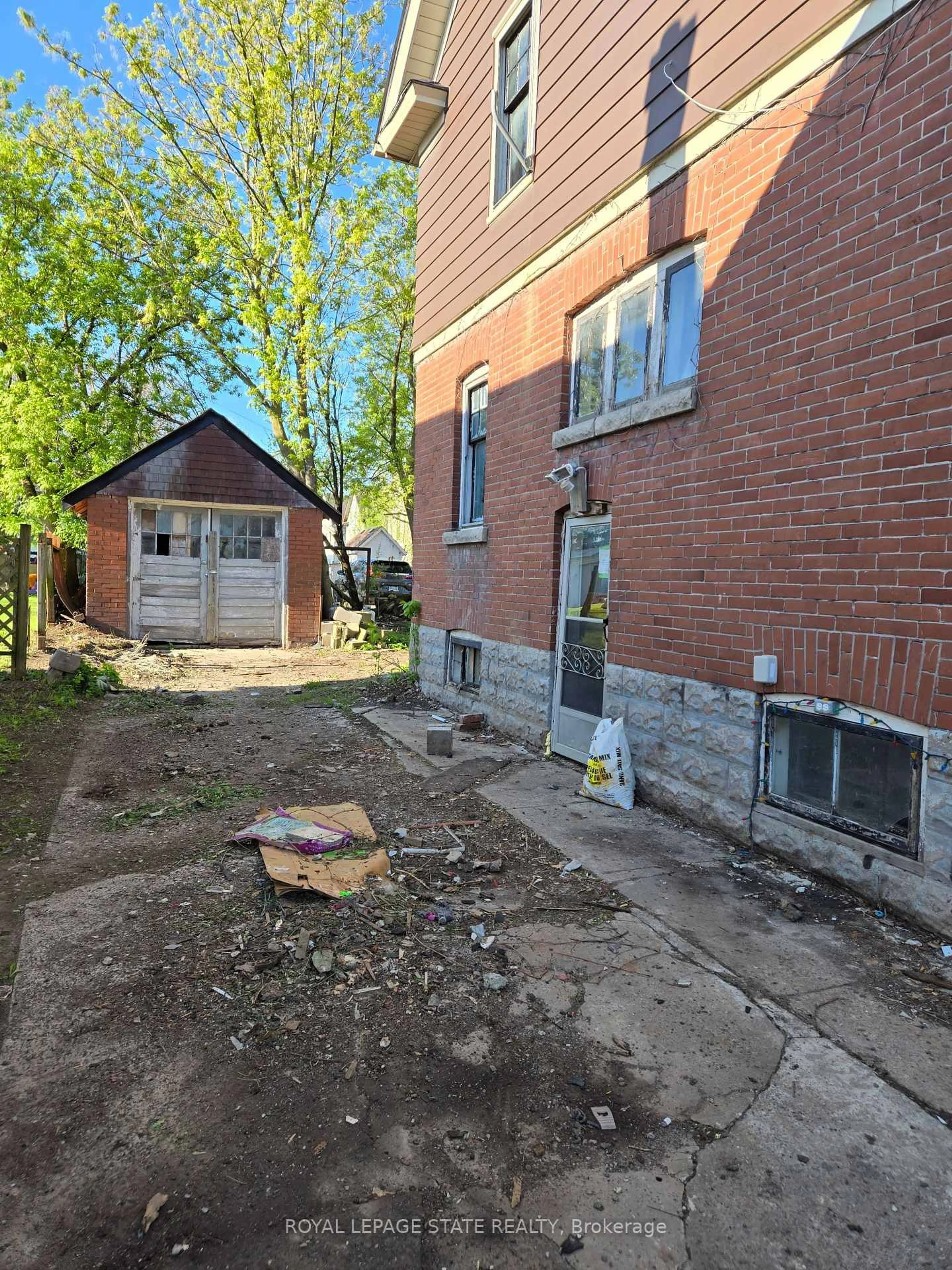 Home with brick exterior material, street for 4624 Huron St, Niagara Falls Ontario L2E 2H5