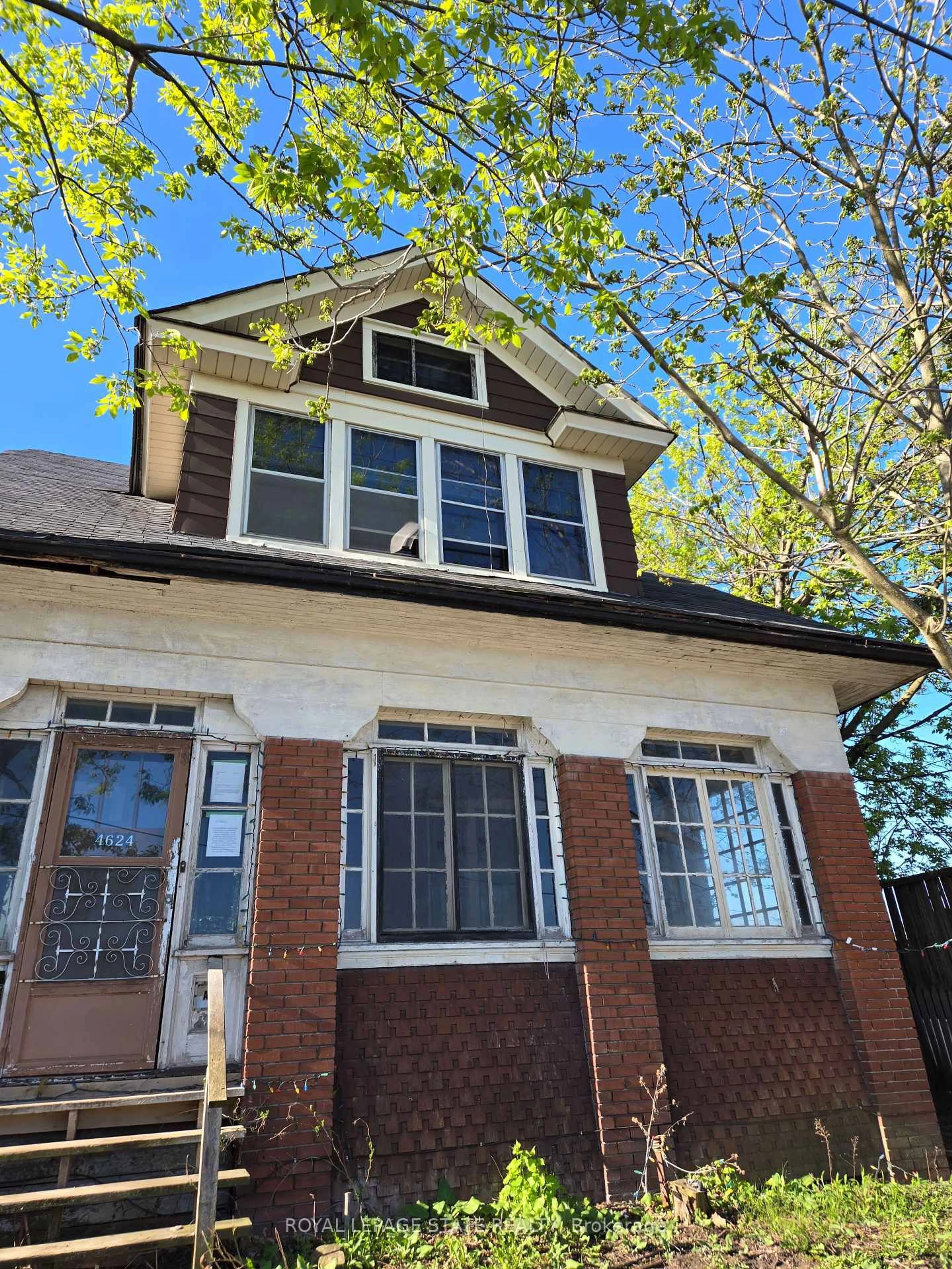 Home with brick exterior material, street for 4624 Huron St, Niagara Falls Ontario L2E 2H5