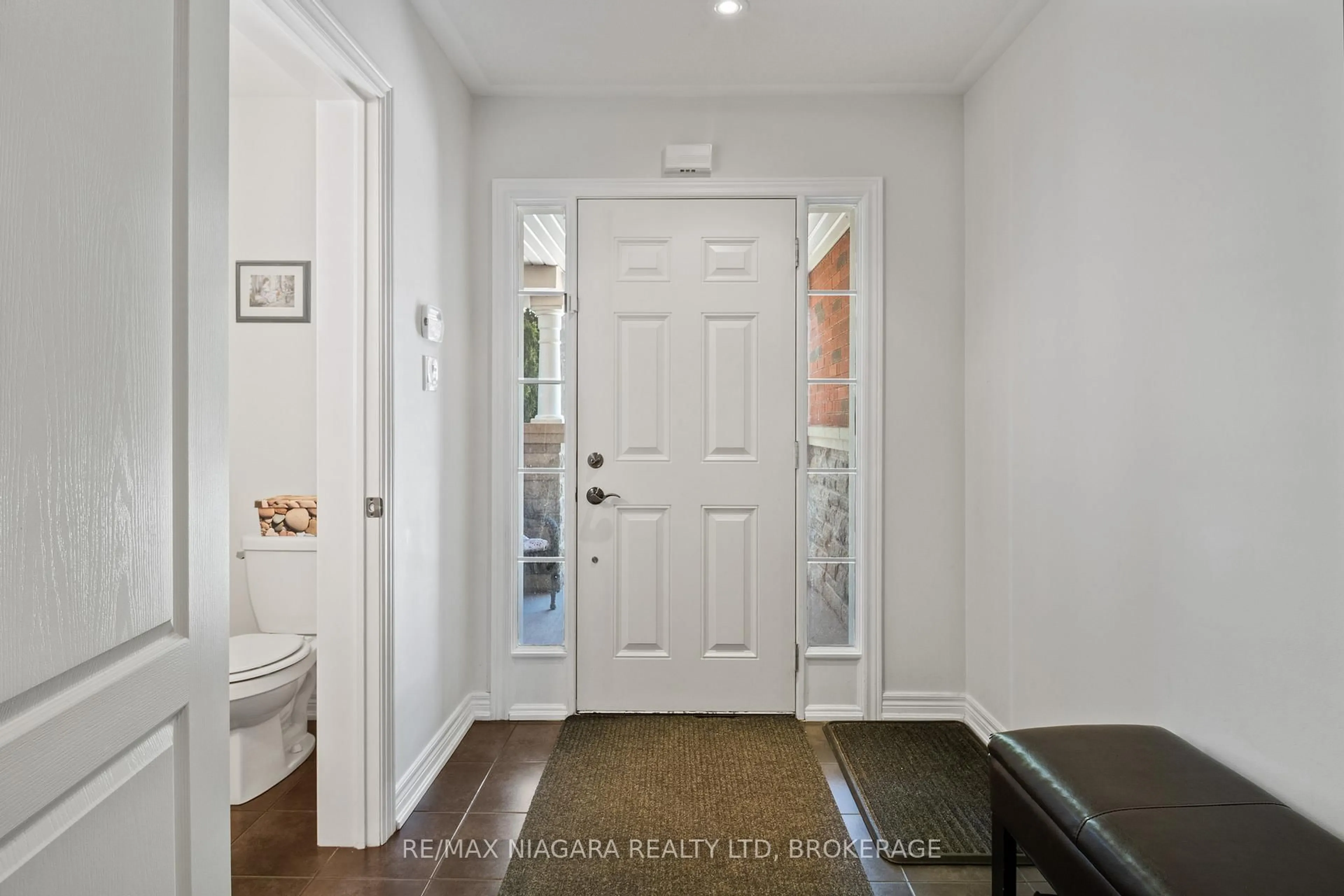 Indoor entryway for 8809 Kudlac St, Niagara Falls Ontario L2H 0C5