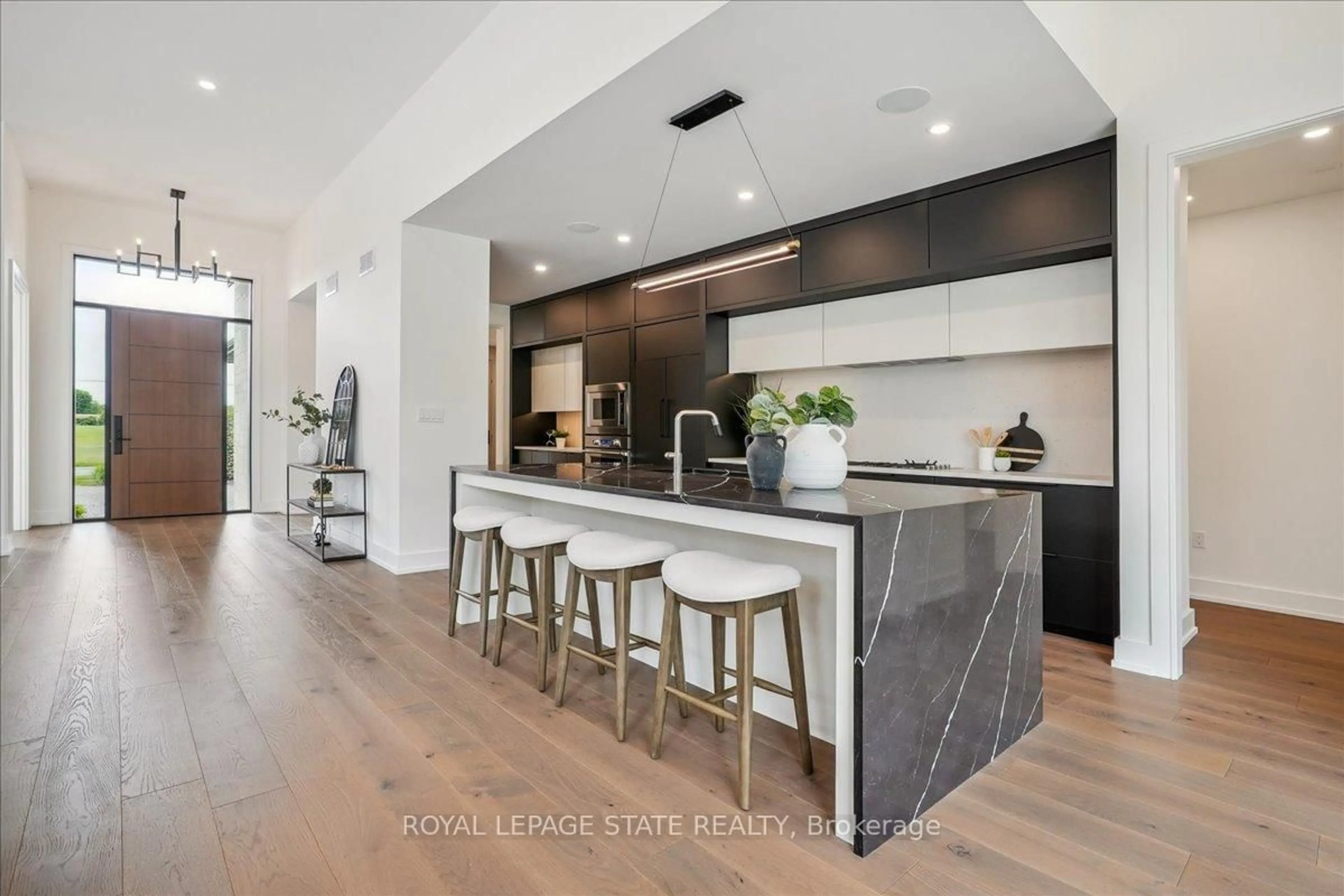 Contemporary kitchen, unknown for 1613G Lookout St, Pelham Ontario L0S 1M0