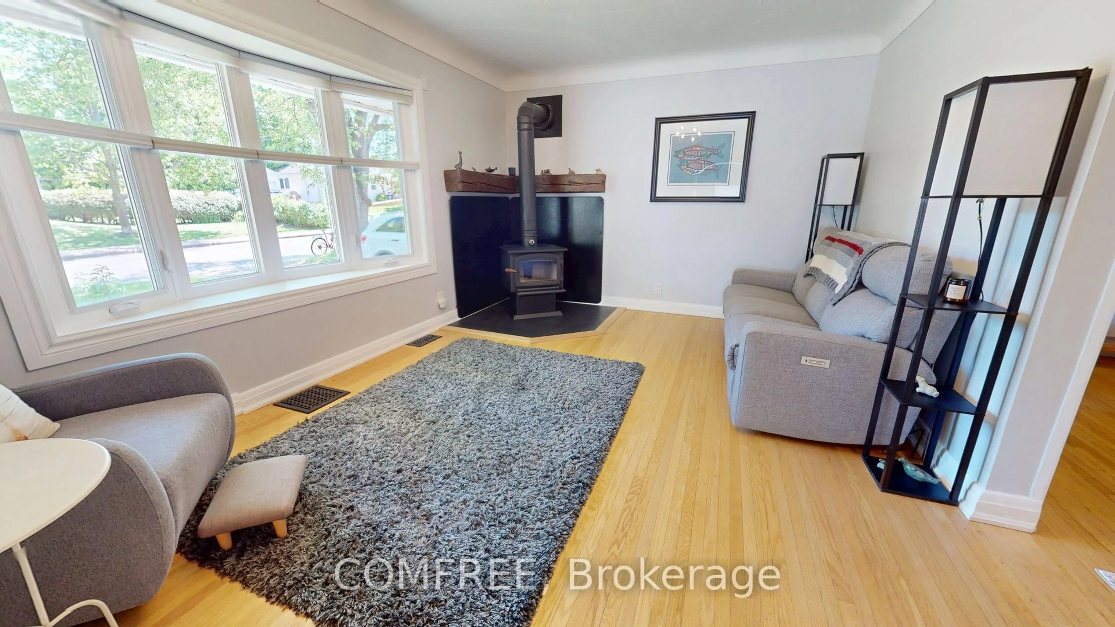 Living room with furniture, wood/laminate floor for 1622 Drake Ave, Ottawa Ontario K1G 0L8