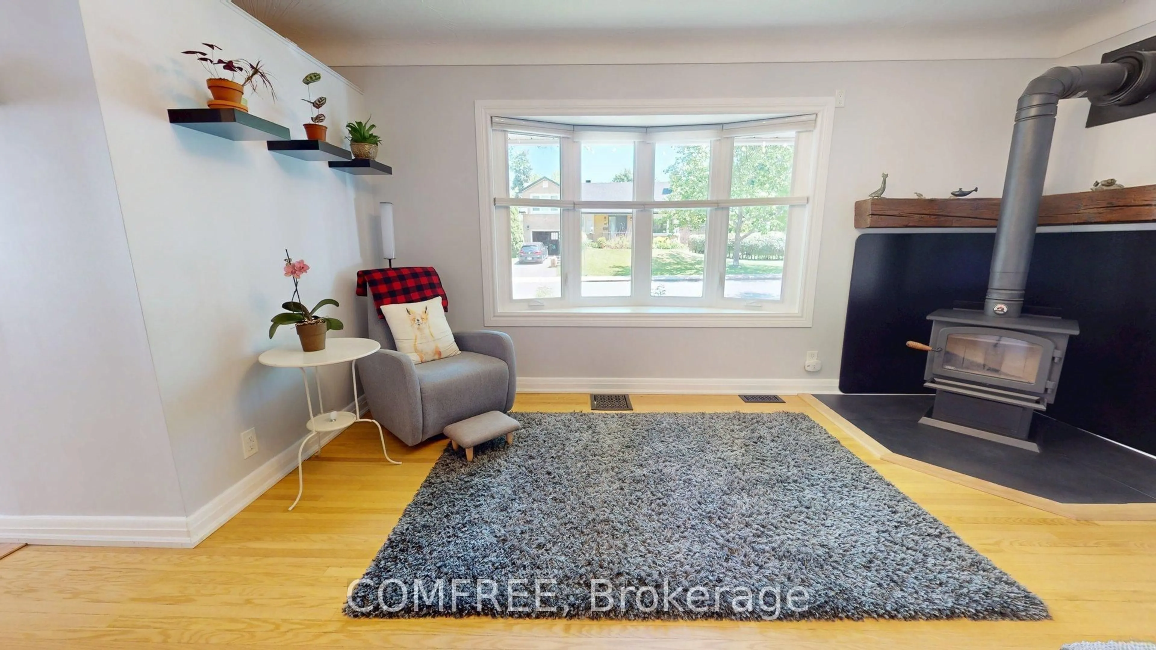 Living room with furniture, unknown for 1622 Drake Ave, Ottawa Ontario K1G 0L8