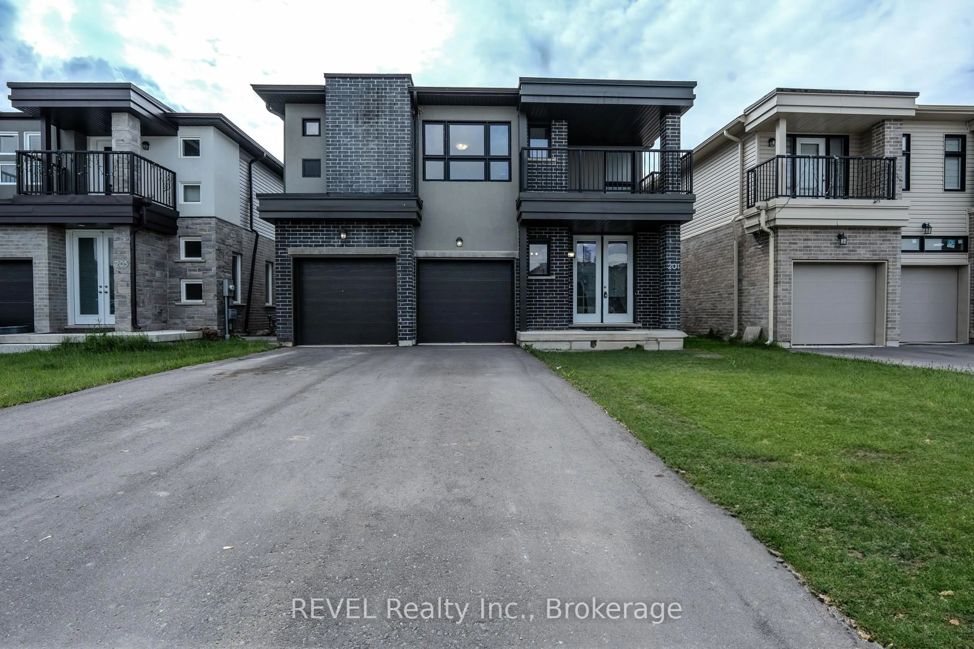 Unknown for 201 Pilkington St, Thorold Ontario L2V 0N5