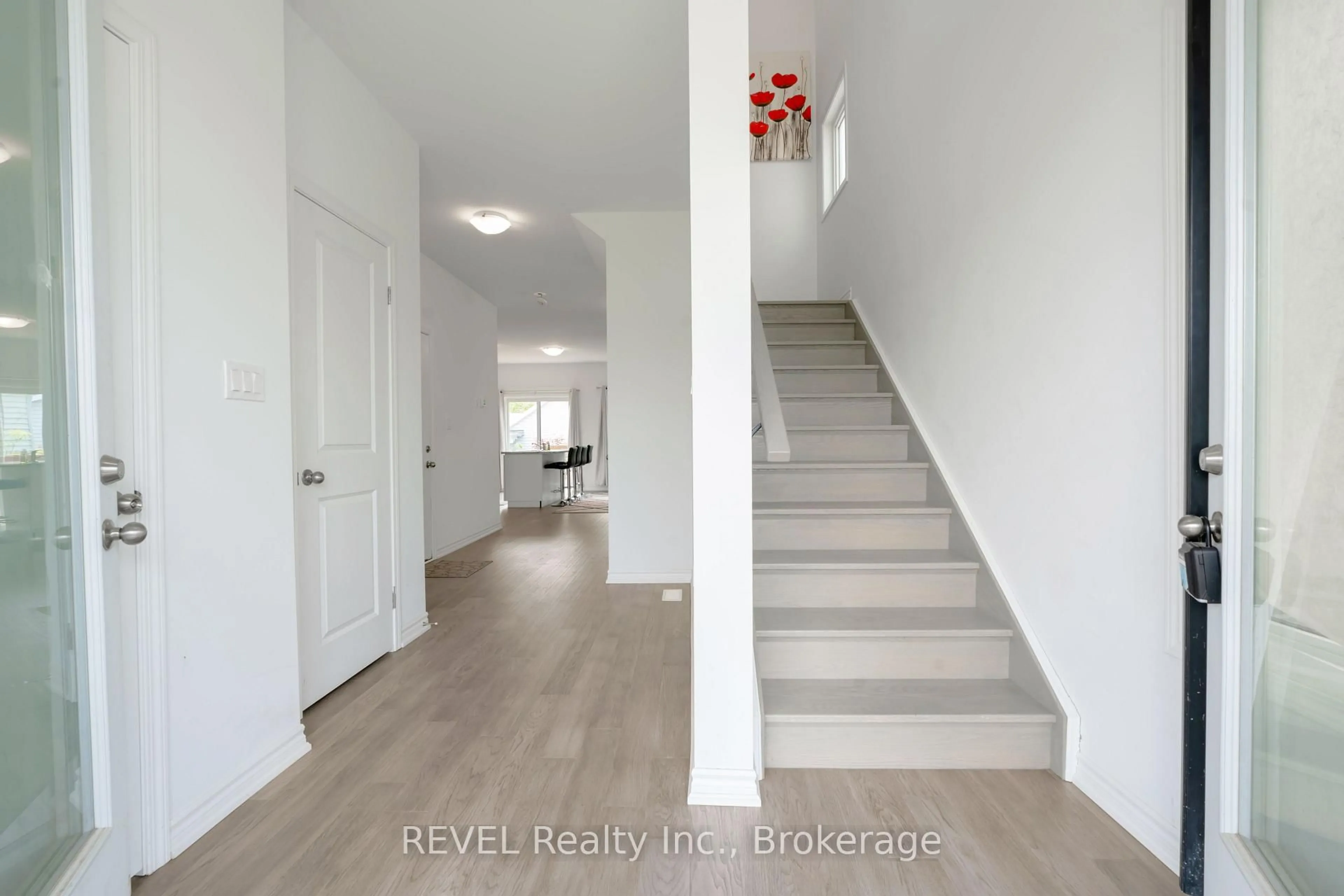 Indoor entryway for 201 Pilkington St, Thorold Ontario L2V 0N5
