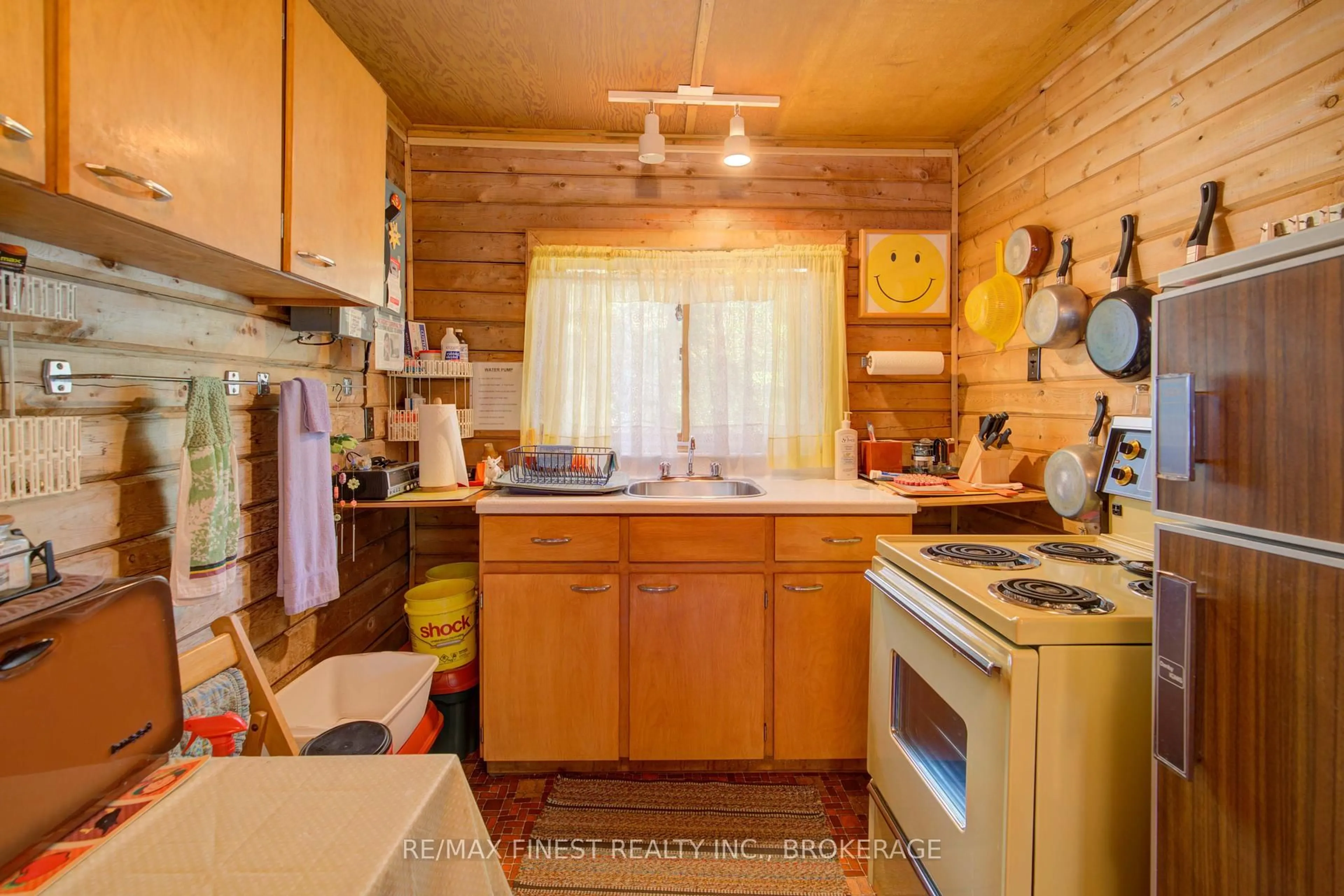 Standard kitchen, wood/laminate floor for 1158 Nelson Rd, Sharbot Lake Ontario K0H 2P0