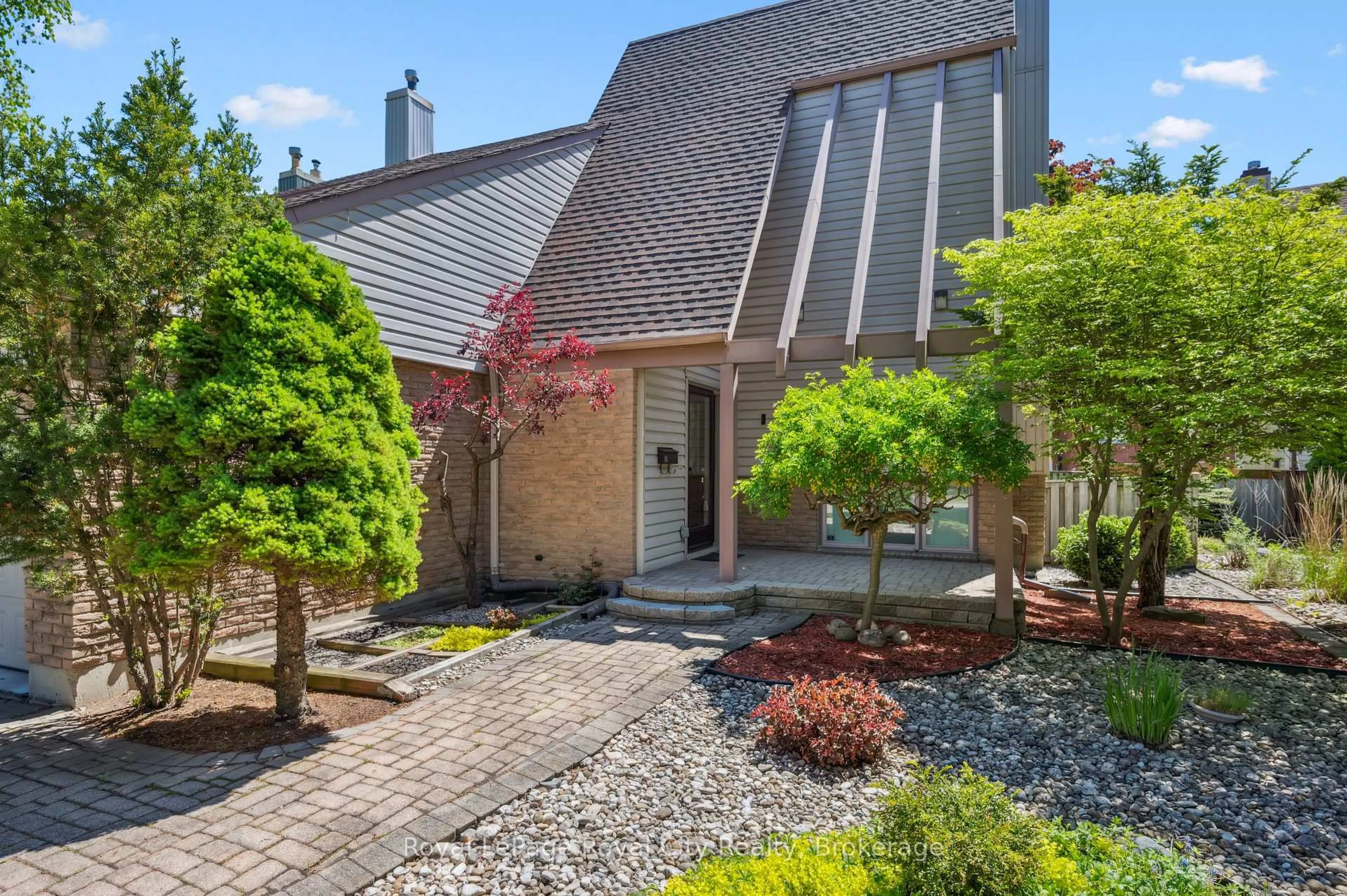 Home with brick exterior material, street for 27 Shuh Ave, Kitchener Ontario N2A 2Y1