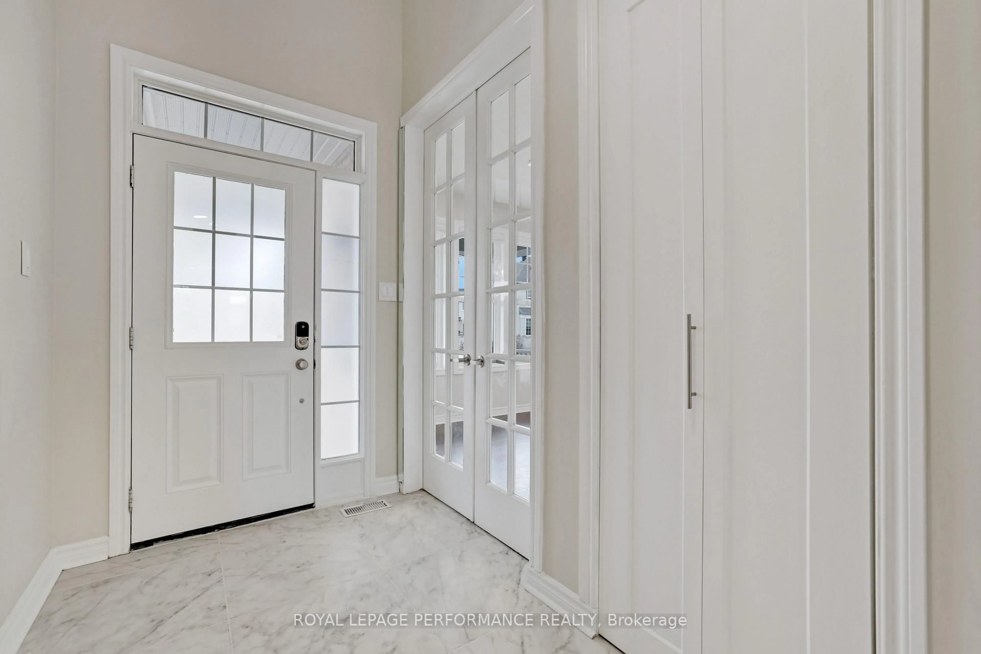 Indoor entryway for 2782 GRAND VISTA Circ, Ottawa Ontario K2J 0W5