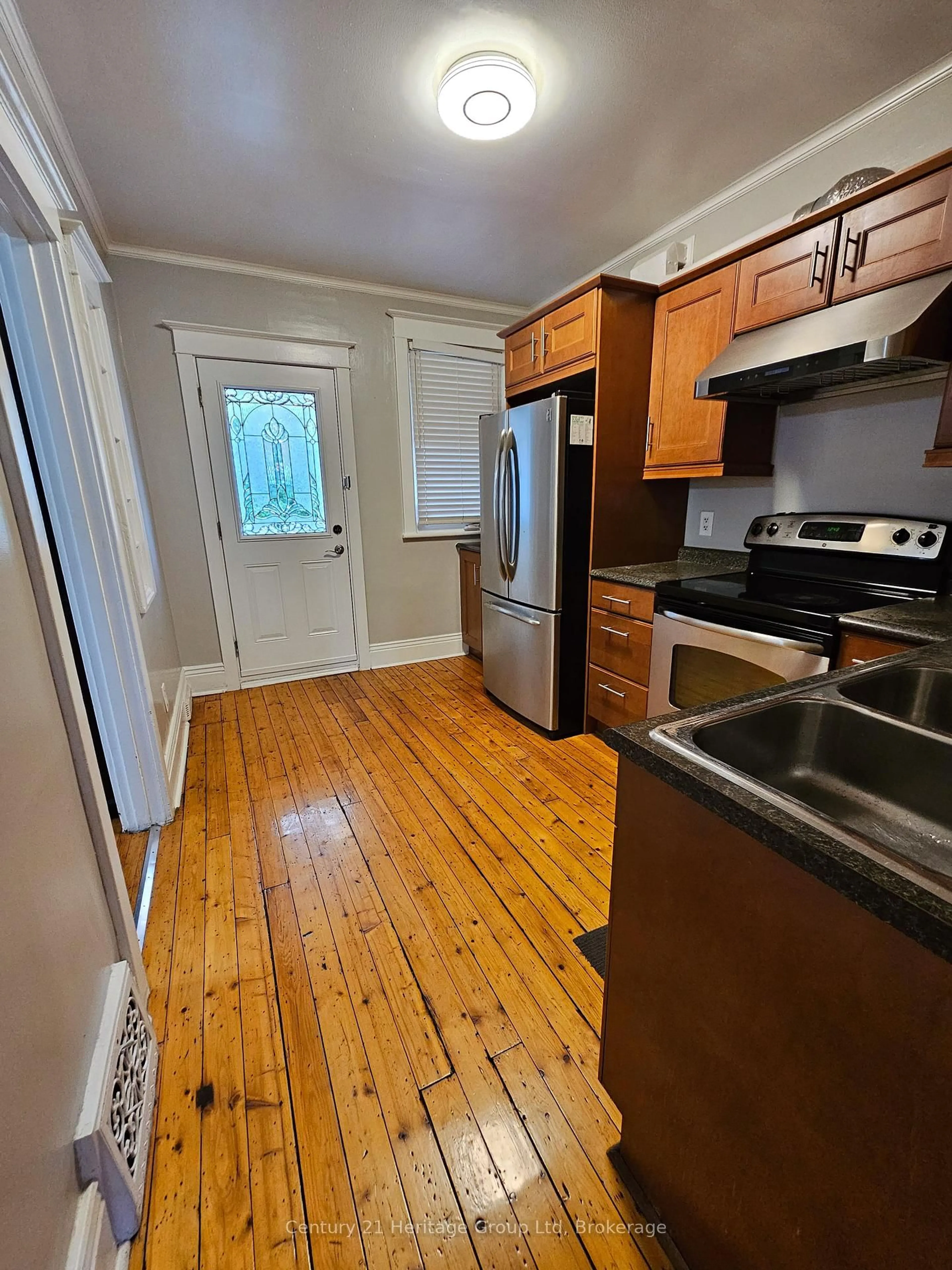 Standard kitchen, unknown for 34 Connaught Ave, Hamilton Ontario L8M 3C2