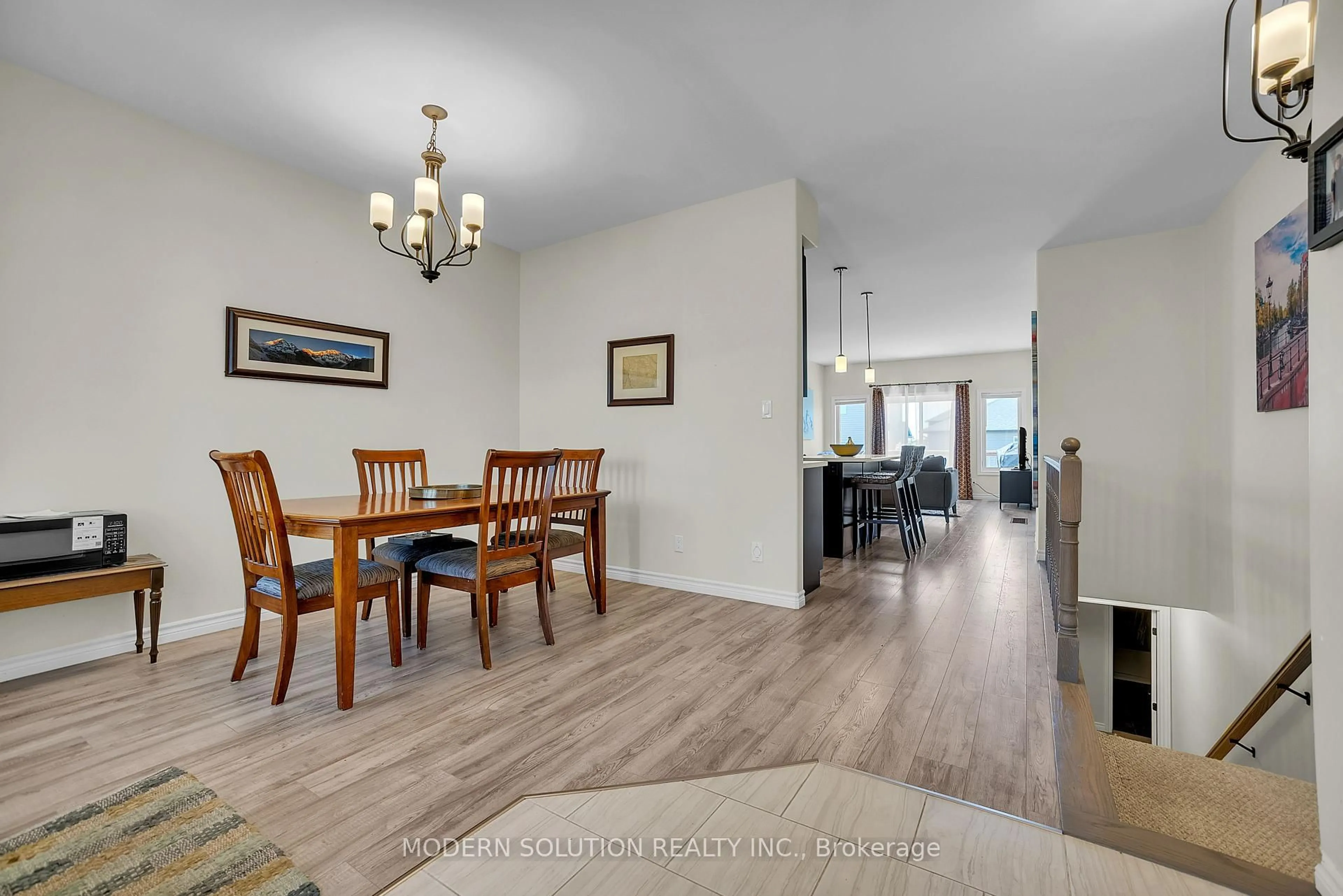 Dining room, wood/laminate floor for 12 Cypress Dr, Belleville Ontario K8N 0J6
