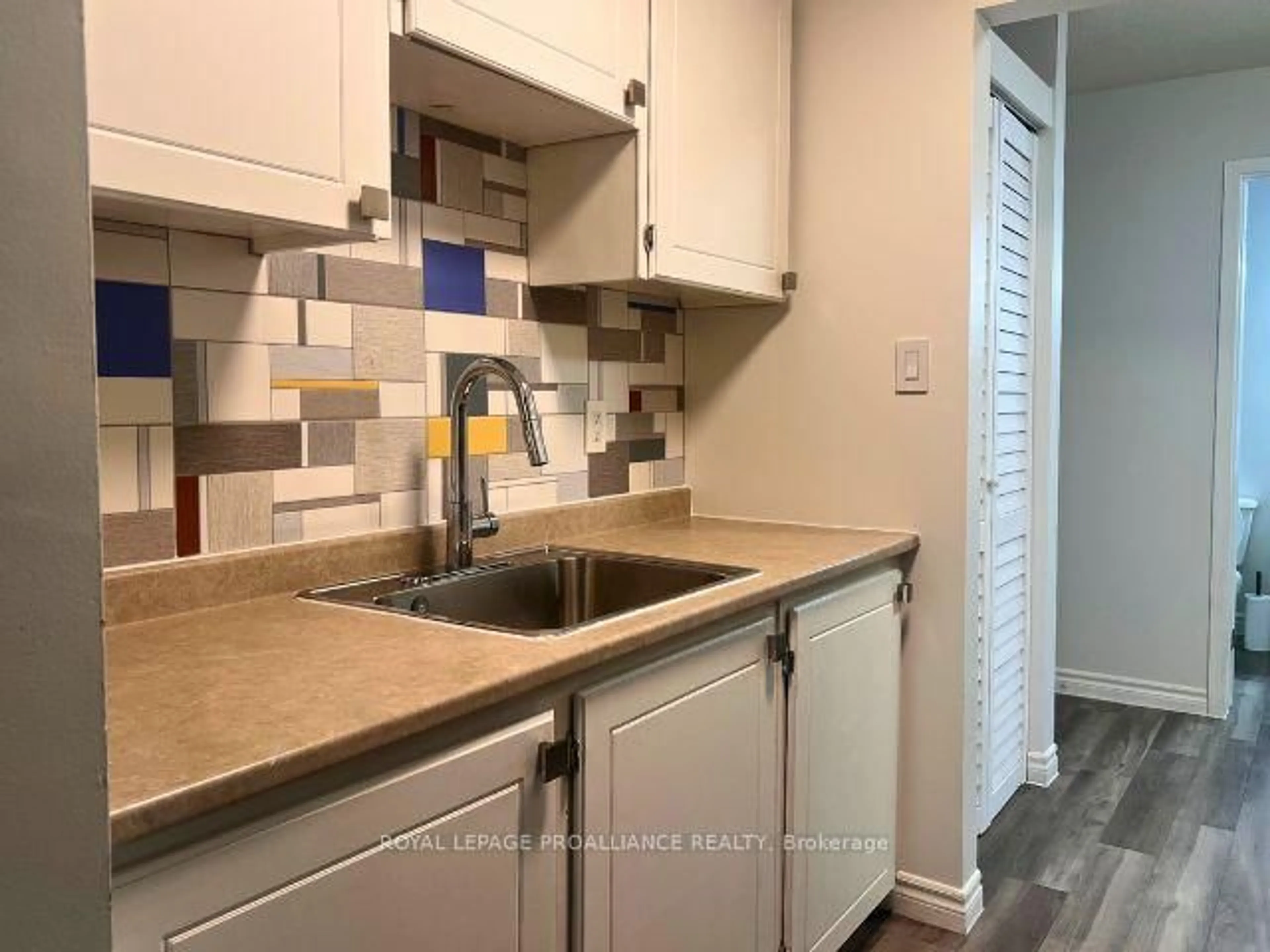 Unknown for 25 College St #202, Belleville Ontario K8P 2E3