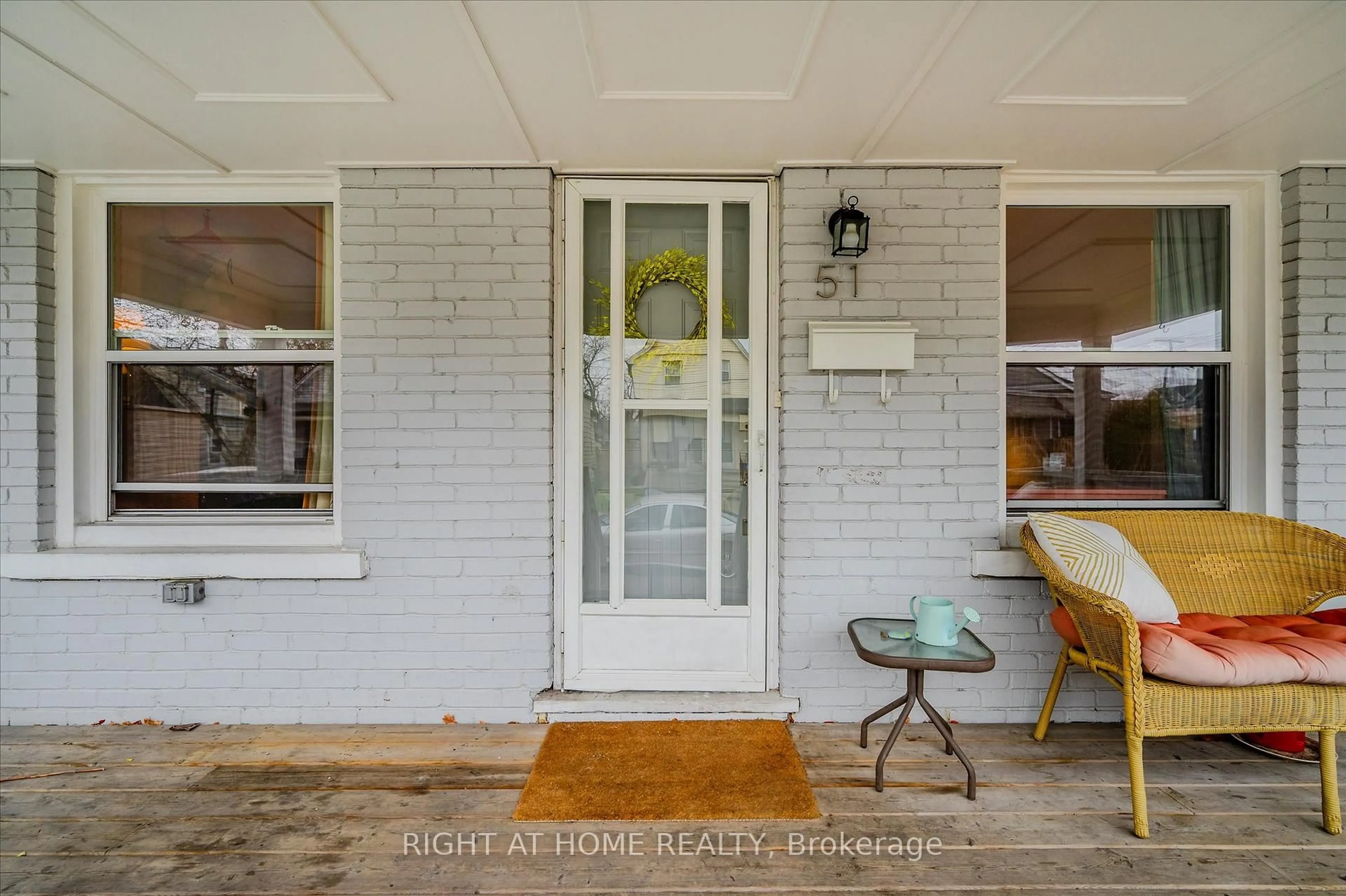 Indoor entryway for 51 Fairview Ave, Hamilton Ontario L8L 7B7
