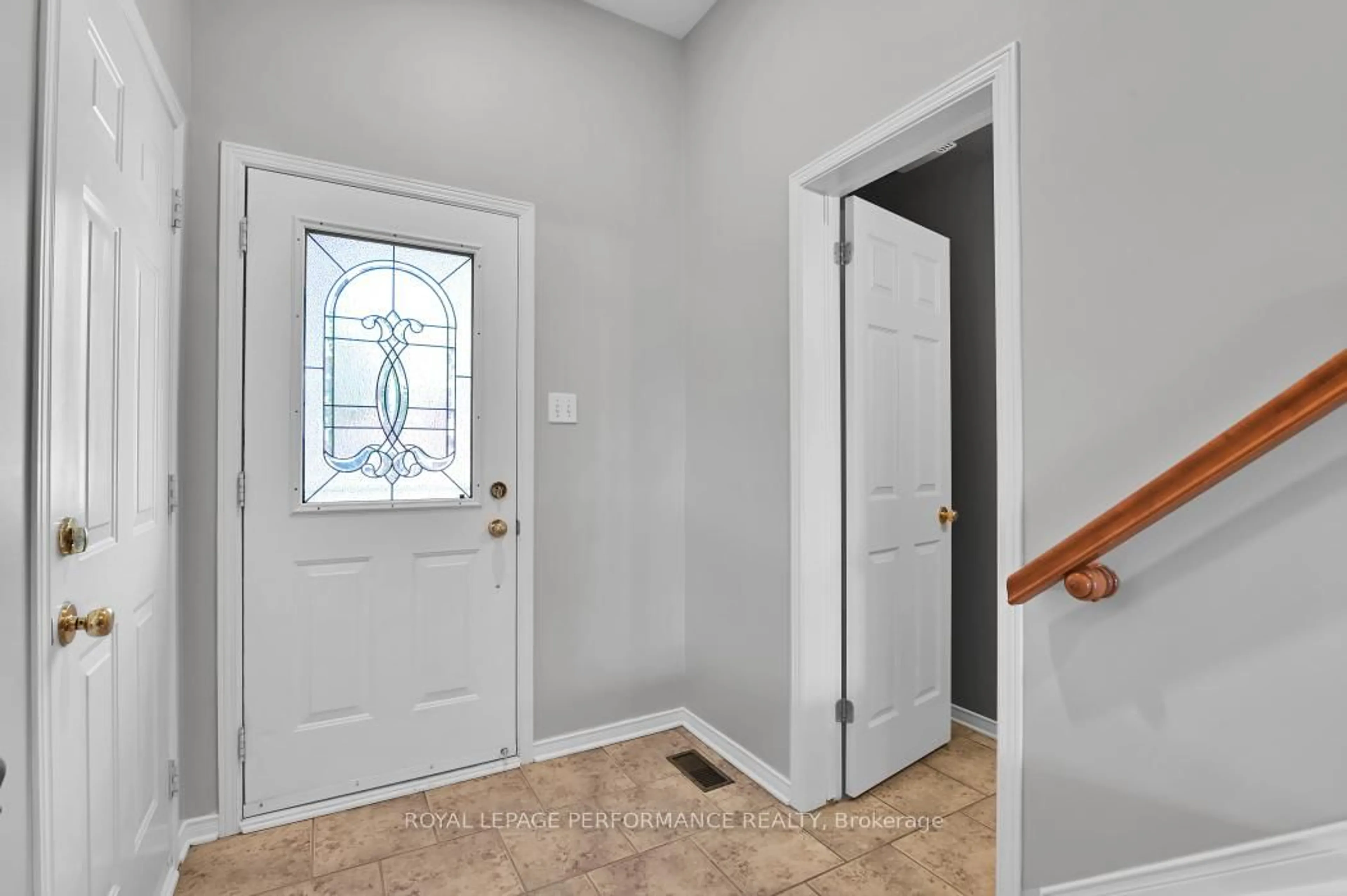 Indoor entryway for 2203 Brockstone Cres, Ottawa Ontario K4A 4V4