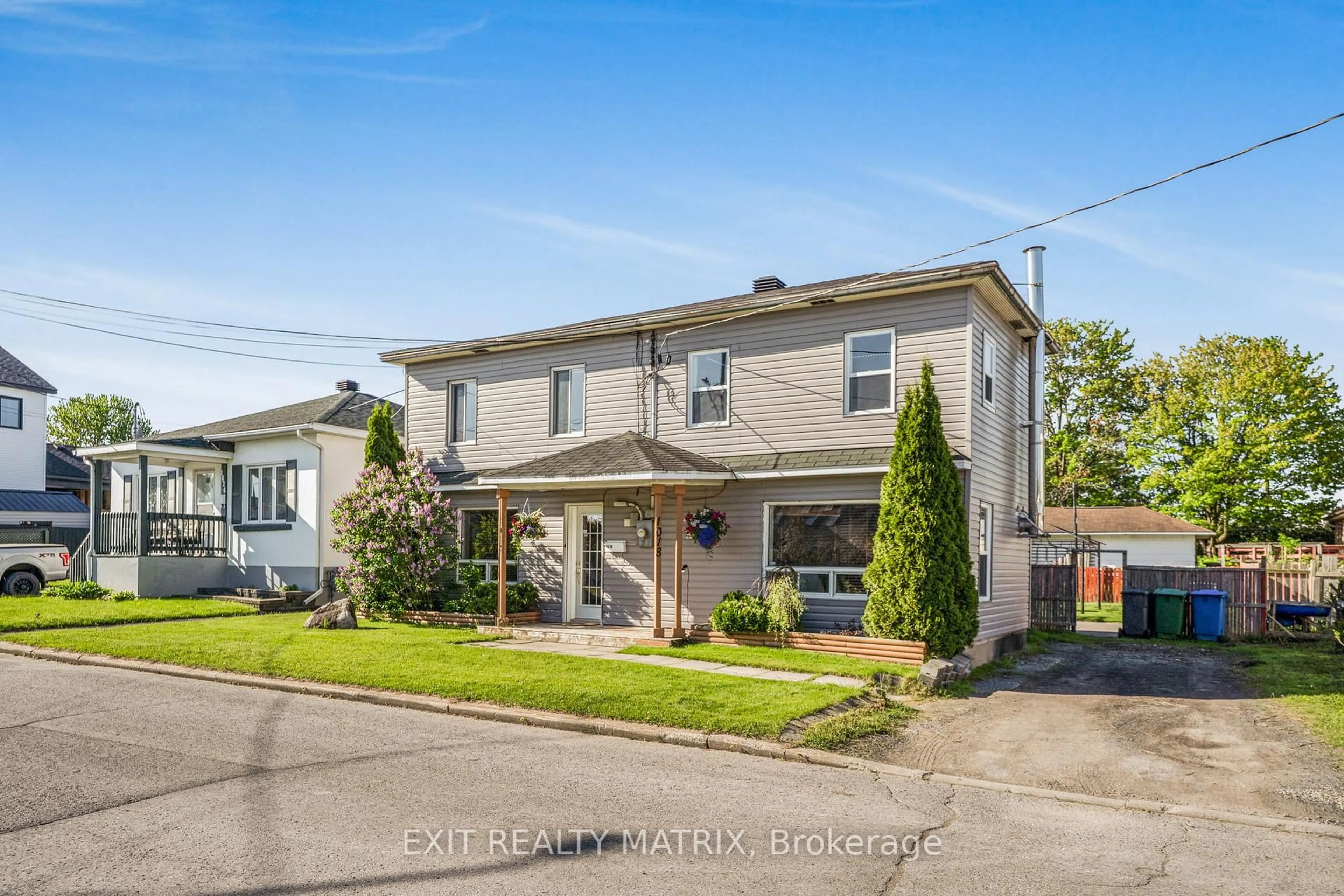 A pic from outside/outdoor area/front of a property/back of a property/a pic from drone, street for 1018 Sinclair St, Hawkesbury Ontario K6A 1E5