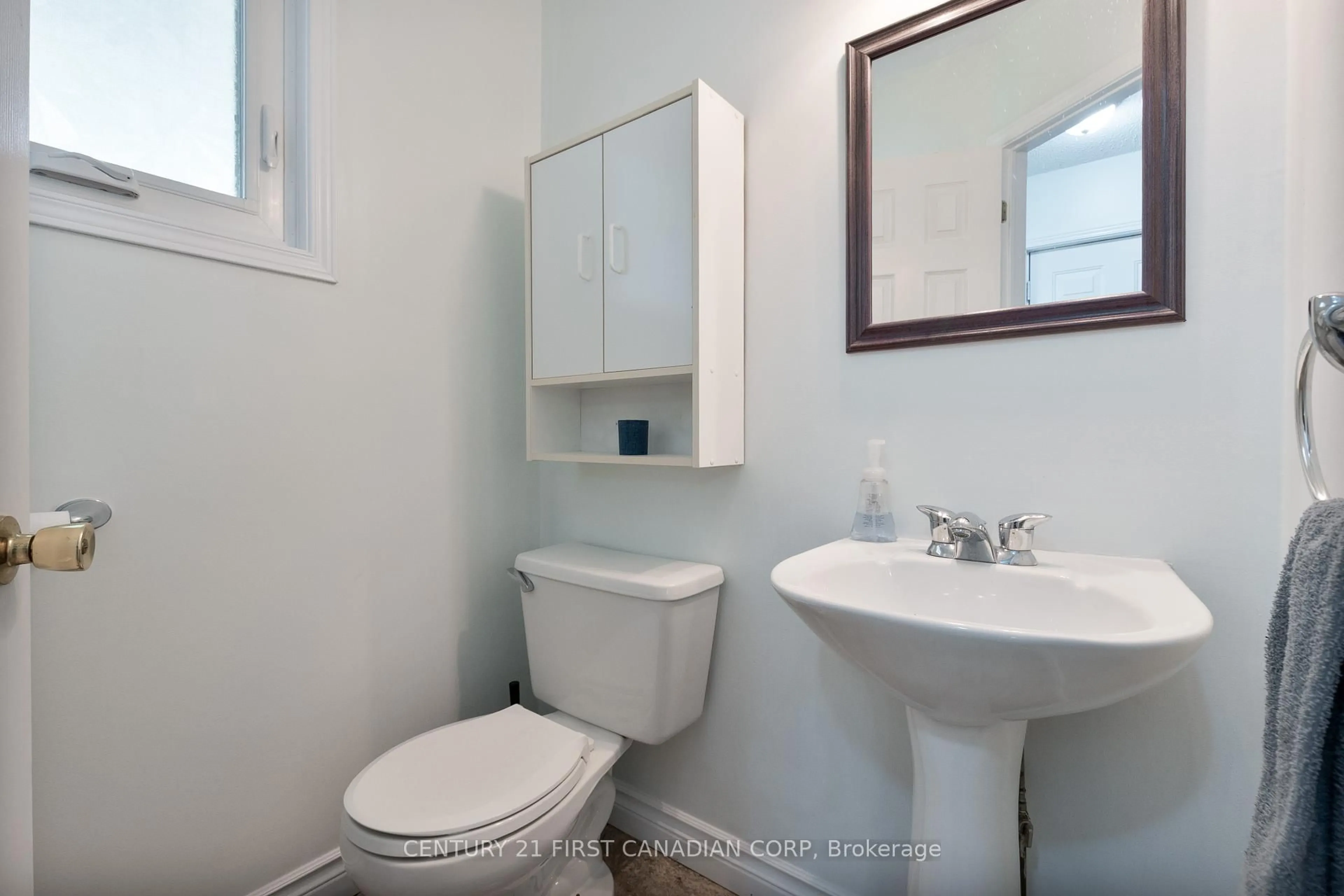 Standard bathroom, unknown for 42 Eula White Pl, London South Ontario N5Z 5C2