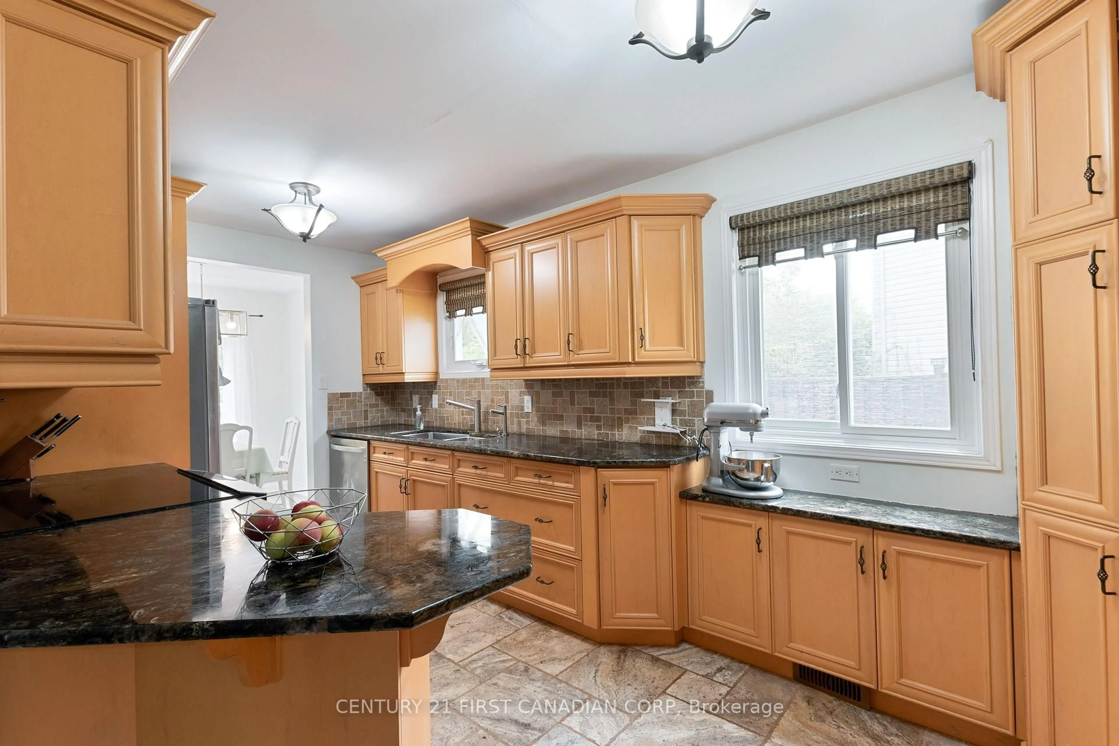 Standard kitchen, ceramic/tile floor for 42 Eula White Pl, London South Ontario N5Z 5C2