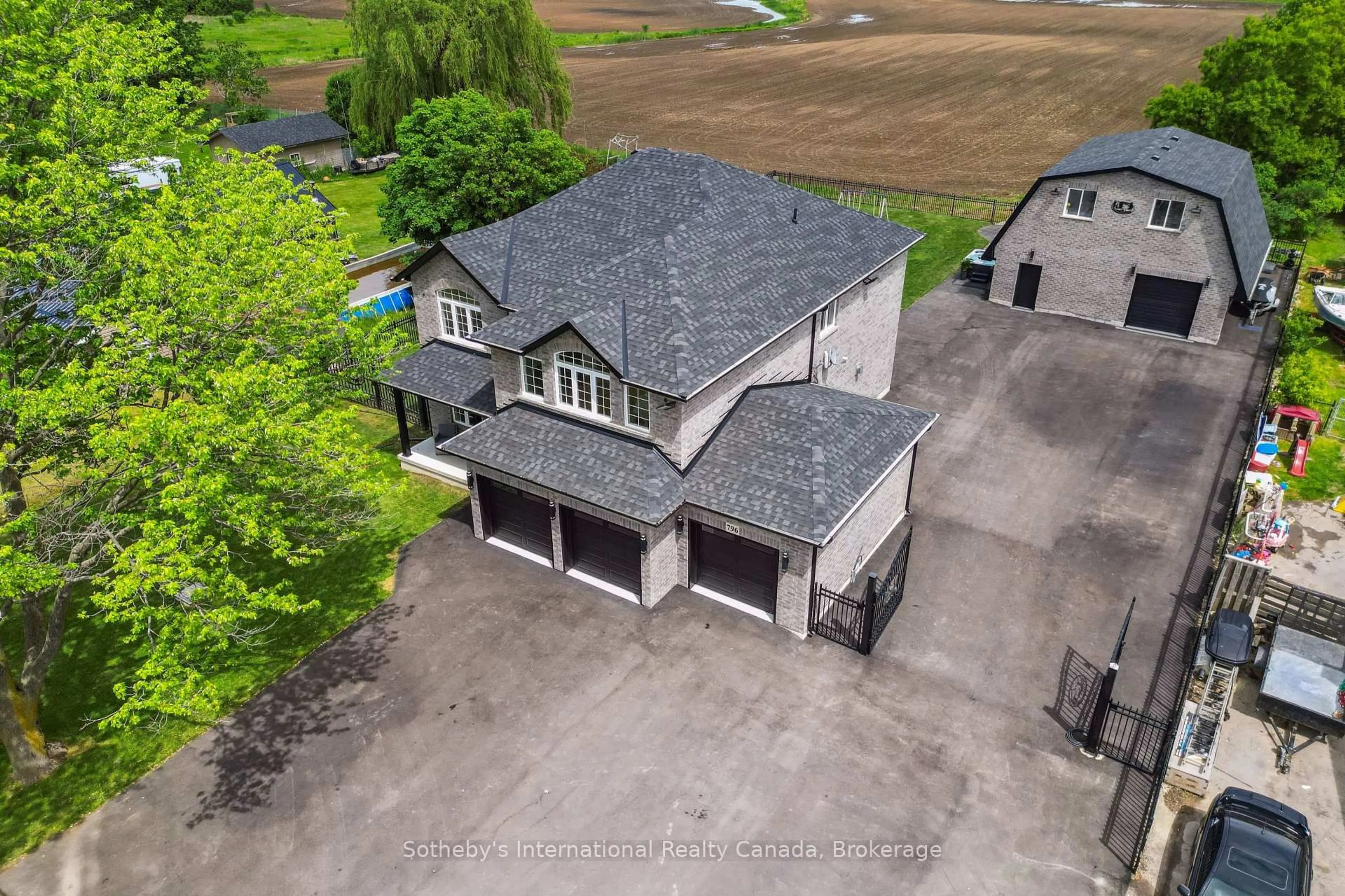 A pic from outside/outdoor area/front of a property/back of a property/a pic from drone, unknown for 796 Highway 6, Haldimand Ontario N3W 1M8